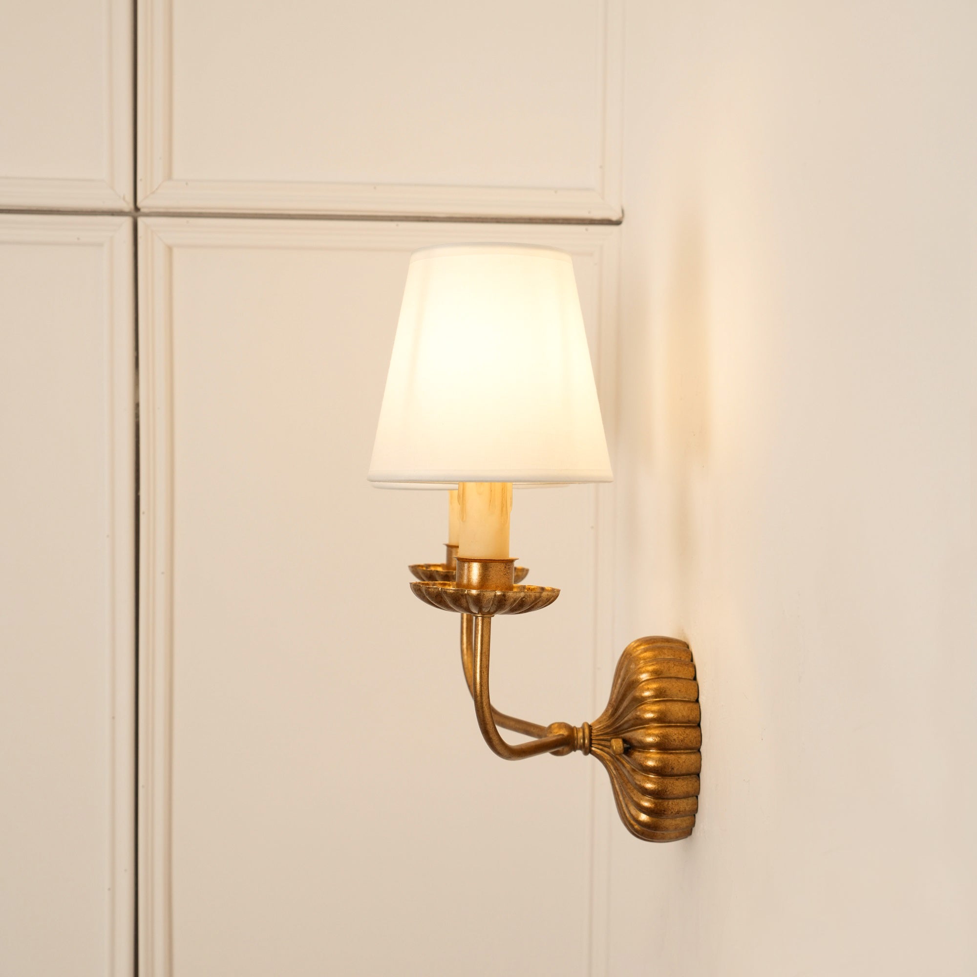 Carson Modern Wall Lamp - Sleek LED Sconce Light Fixture for Bedroom, Living Room & Hallway | Energy Efficient Indoor Lighting for Home Decor