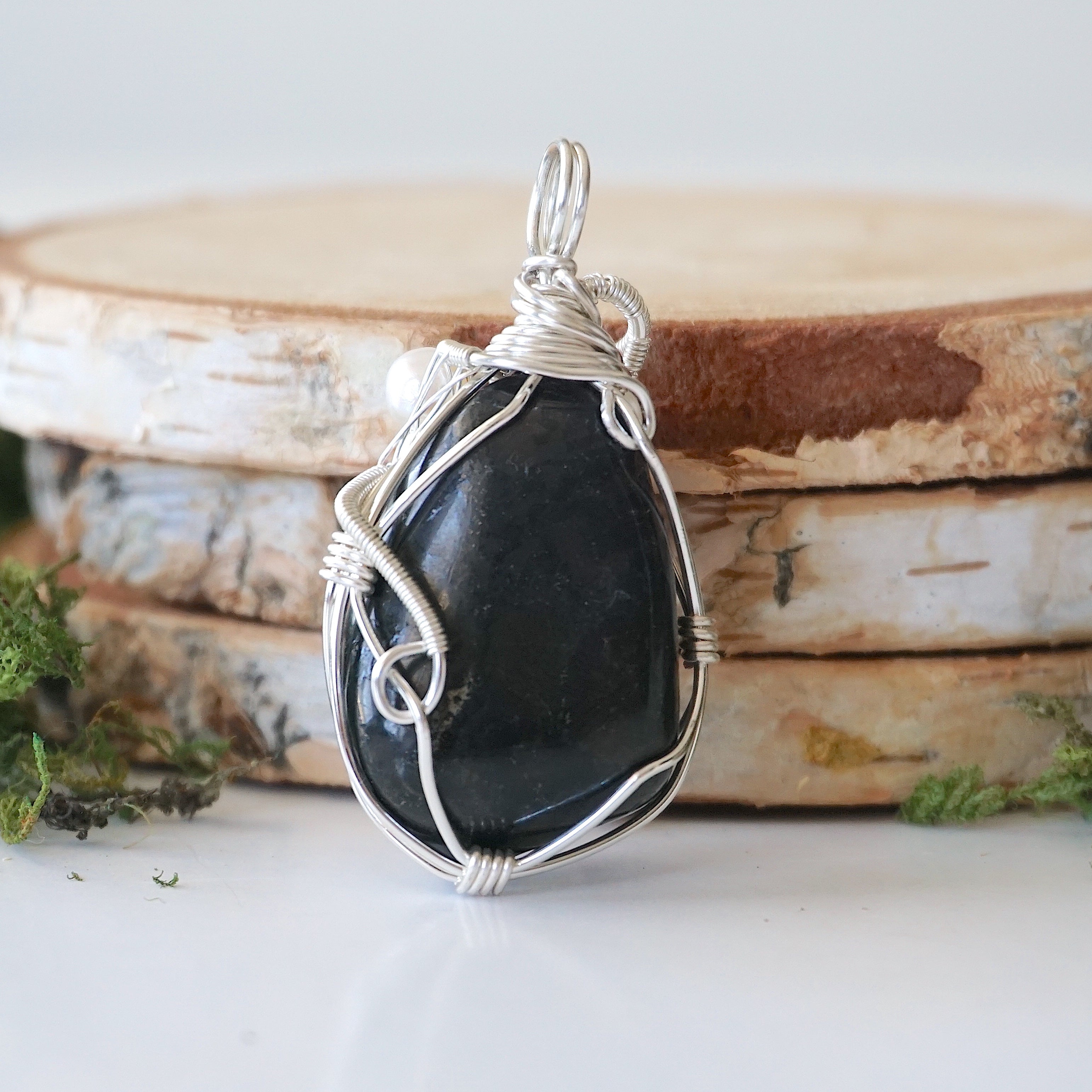 Shungite and Pearl Necklace for Women - Silver Plated Healing Crystal Jewelry for Protection, Stress Relief & Positive Energy - Perfect for Meditation, Yoga & Everyday Wear
