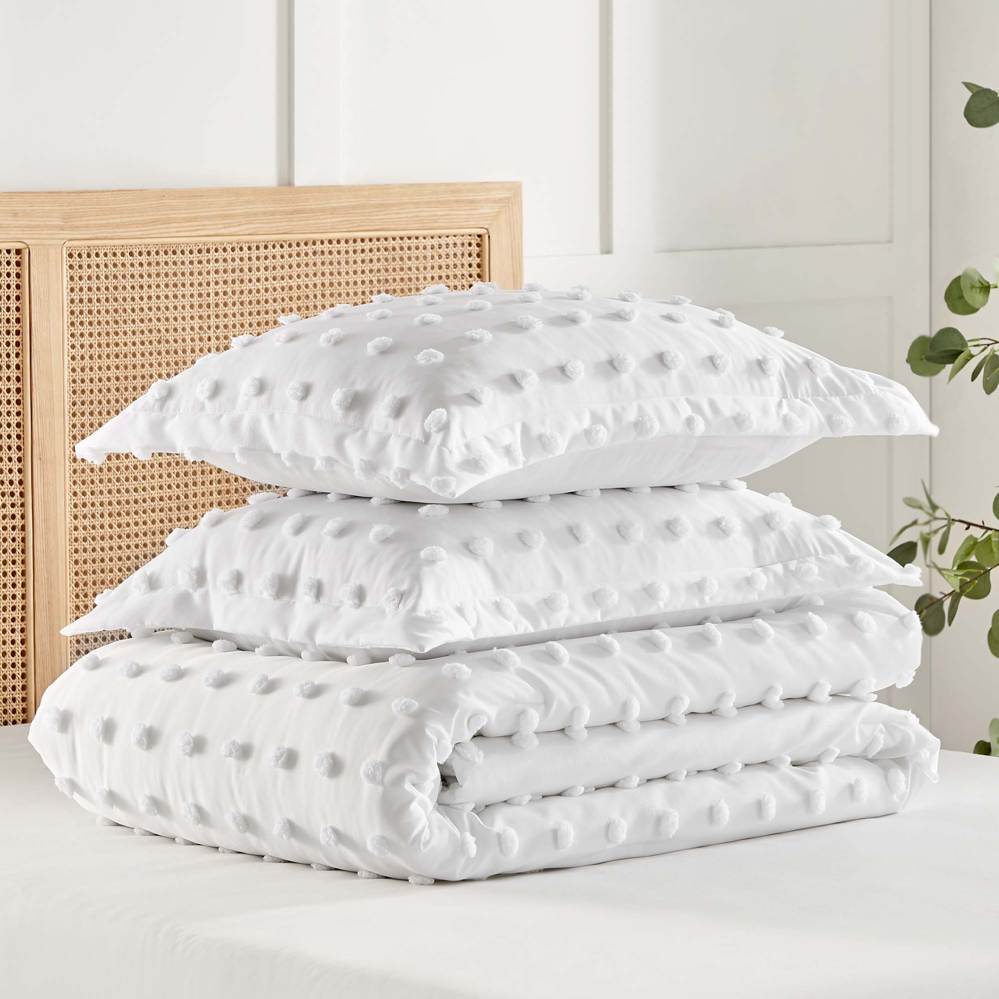 Luxury White Pom Pom Comforter Set - Soft & Cozy Bedding for Girls, Teens & Adults - Perfect for Bedroom, Dorm, Guest Room Decor