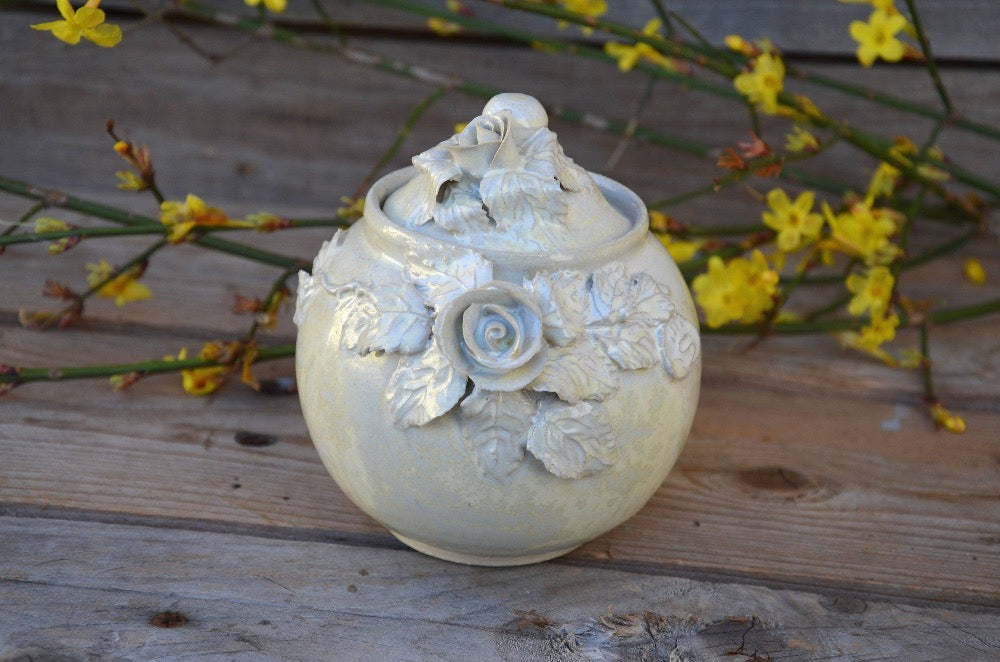 Elegant Floral Sugar Bowl with Lid - Vintage Porcelain Sugar Container for Tea, Coffee & Desserts - Perfect for Kitchen, Dining Table & Gift Giving
