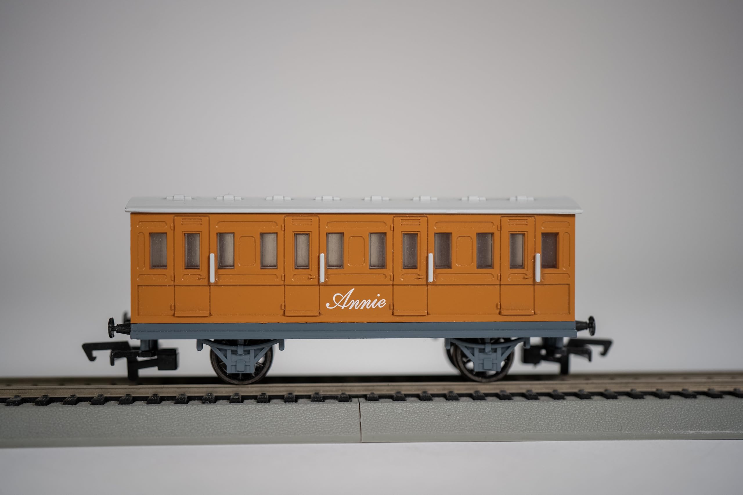 Bachmann Trains Thomas & Friends Annie Coach - HO Scale Model Train for Collectors & Enthusiasts | Perfect for Train Layouts & Displays