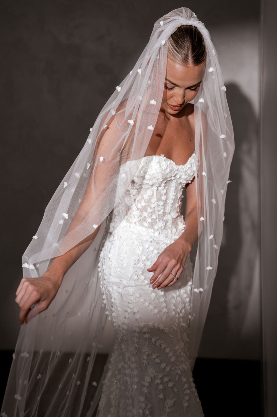 Harlow Veil - Elegant Wedding Veil for Brides | Perfect for Church Ceremonies & Outdoor Weddings