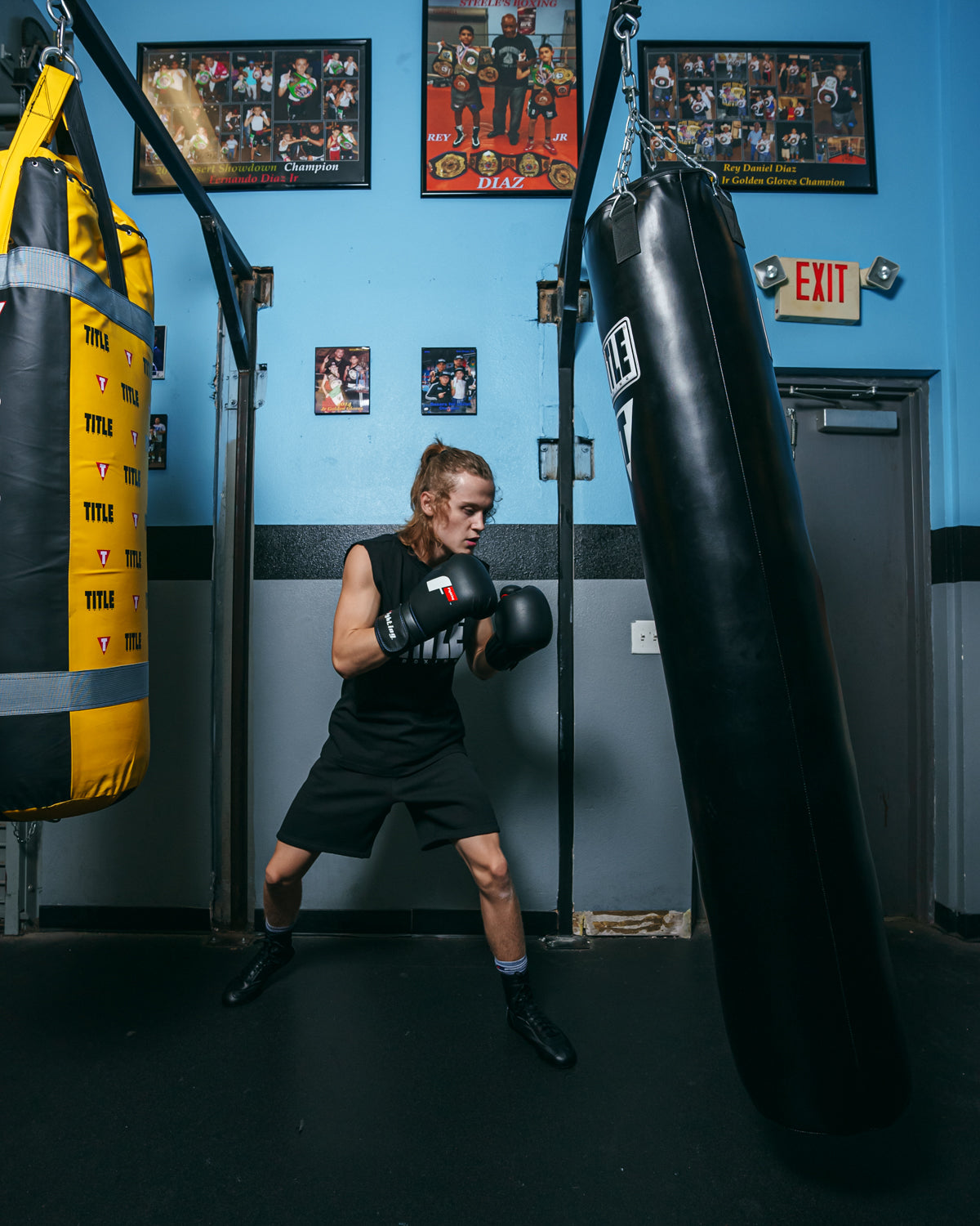 Premium Leather Boxing Gloves for Training & Sparring - Ideal for MMA, Kickboxing, and Fitness Workouts
