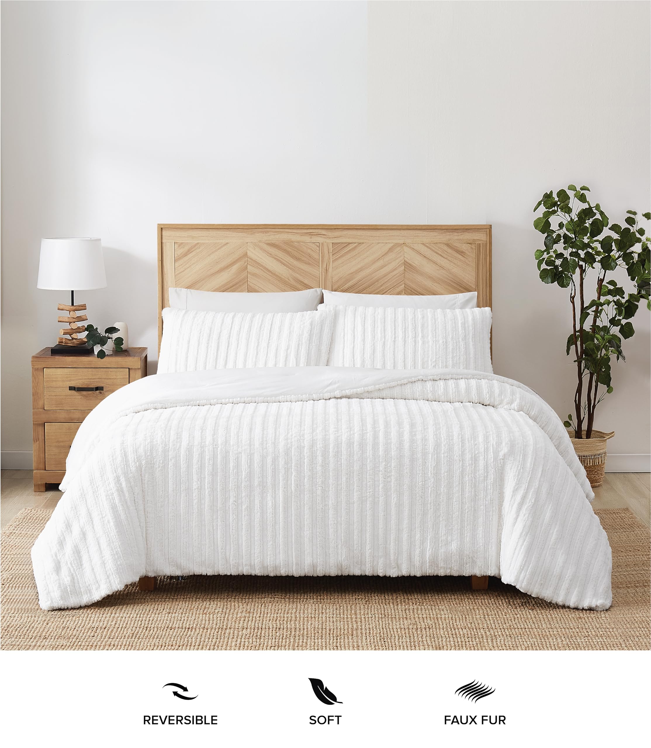 UGG Kenzie Full/Queen Comforter Set - Plush Faux Fur Reversible Down Alternative Bedding with 2 Pillow Shams | Soft, Warm & Washable Hypoallergenic Blanket for Bedroom | White Snow | Perfect for Cozy Winter Nights & Guest Room Decor