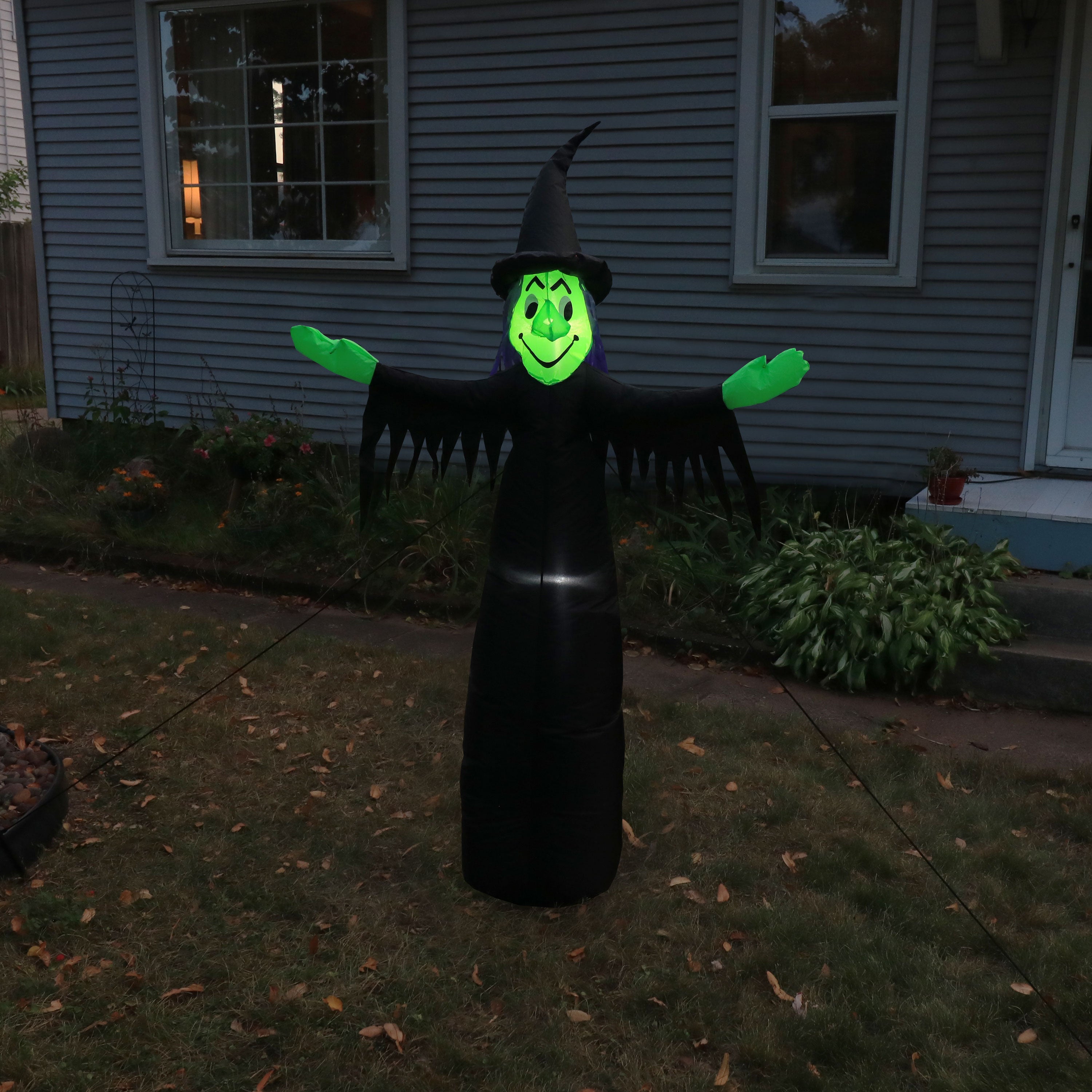 5' H Sunnydaze Wendolyn the Wicked Witch Halloween Inflatable Decoration - Spooky Yard Decor for Halloween Party & Outdoor Decorations