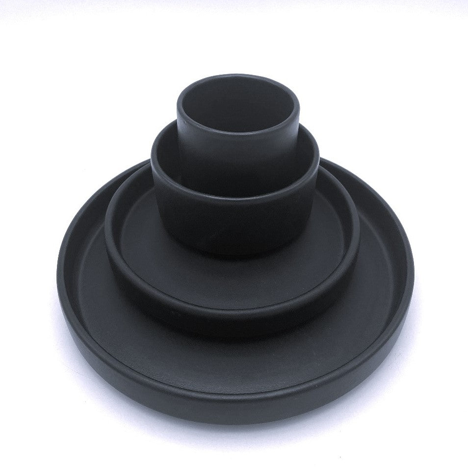 Modern American Dinnerware Set - 4-Piece Matte Black Plates for Stylish Dining & Entertaining