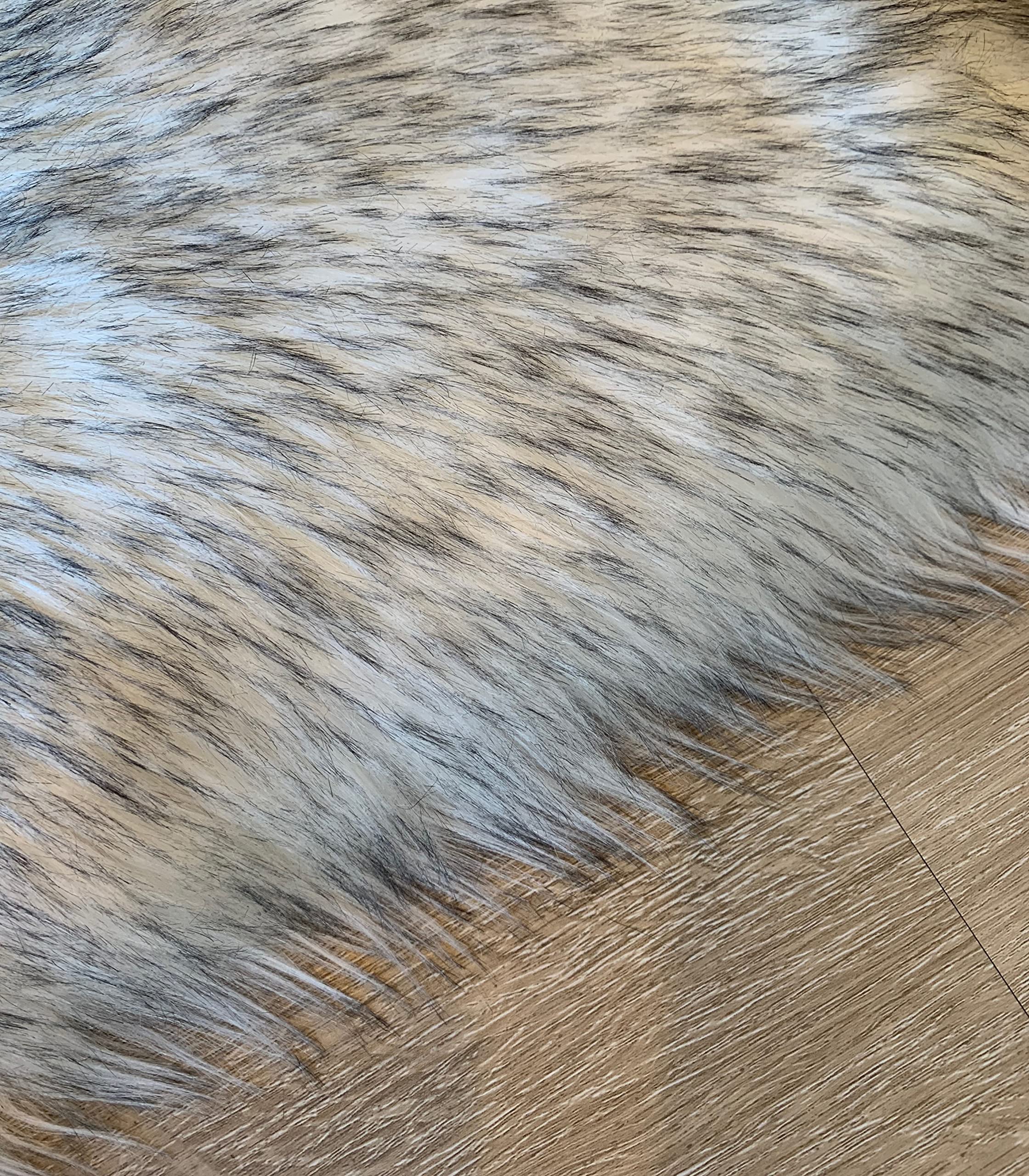LAMBZY Faux Sheepskin Rug - Super Soft Hypoallergenic Shaggy Bear Fur Blanket for Living Room, Nursery & Sofa (3x5 Feet, White with Black Tips) - Cozy Home Decor, Perfect for Kids Play Area & Winter Floor Mat