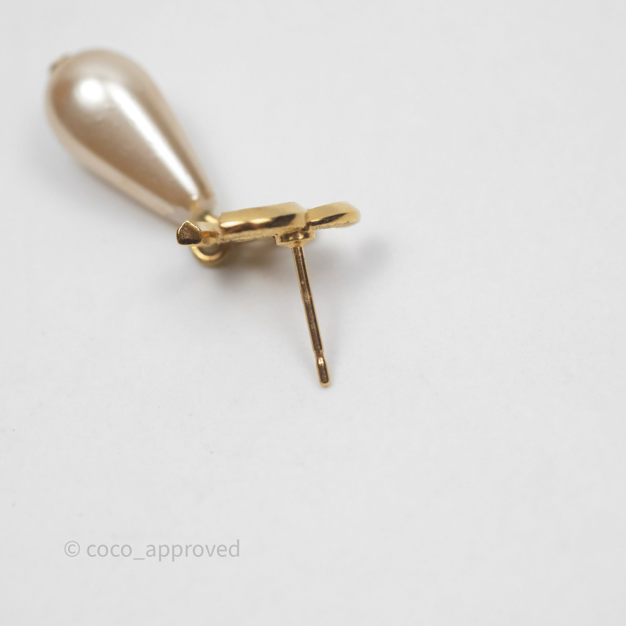 Chanel CC Drop Pearl Earrings in Gold Tone - Luxury Pearl Dangle Earrings for Women, Perfect for Parties, Weddings & Special Occasions