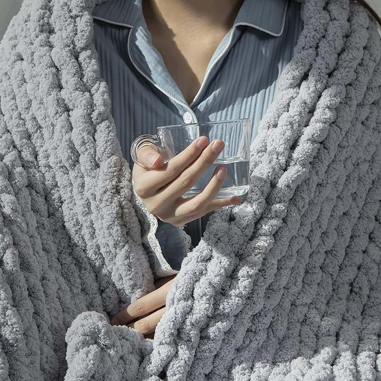 Soft Chunky Knit Chenille Throw Blanket 59x79 Inches (150x200cm) - Cozy Machine Washable Blanket for Couch, Bed, Sofa, Travel & Camping - Perfect for Home Decor, Gifts & Winter Warmth