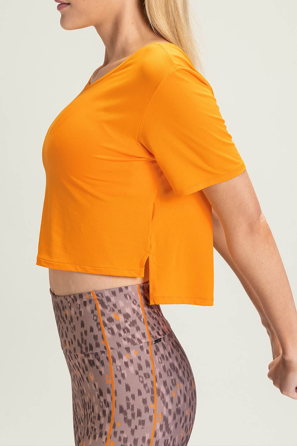 Women's Stylish Crop Top 454079 - Trendy Casual Shirt for Summer, Gym, and Streetwear Fashion