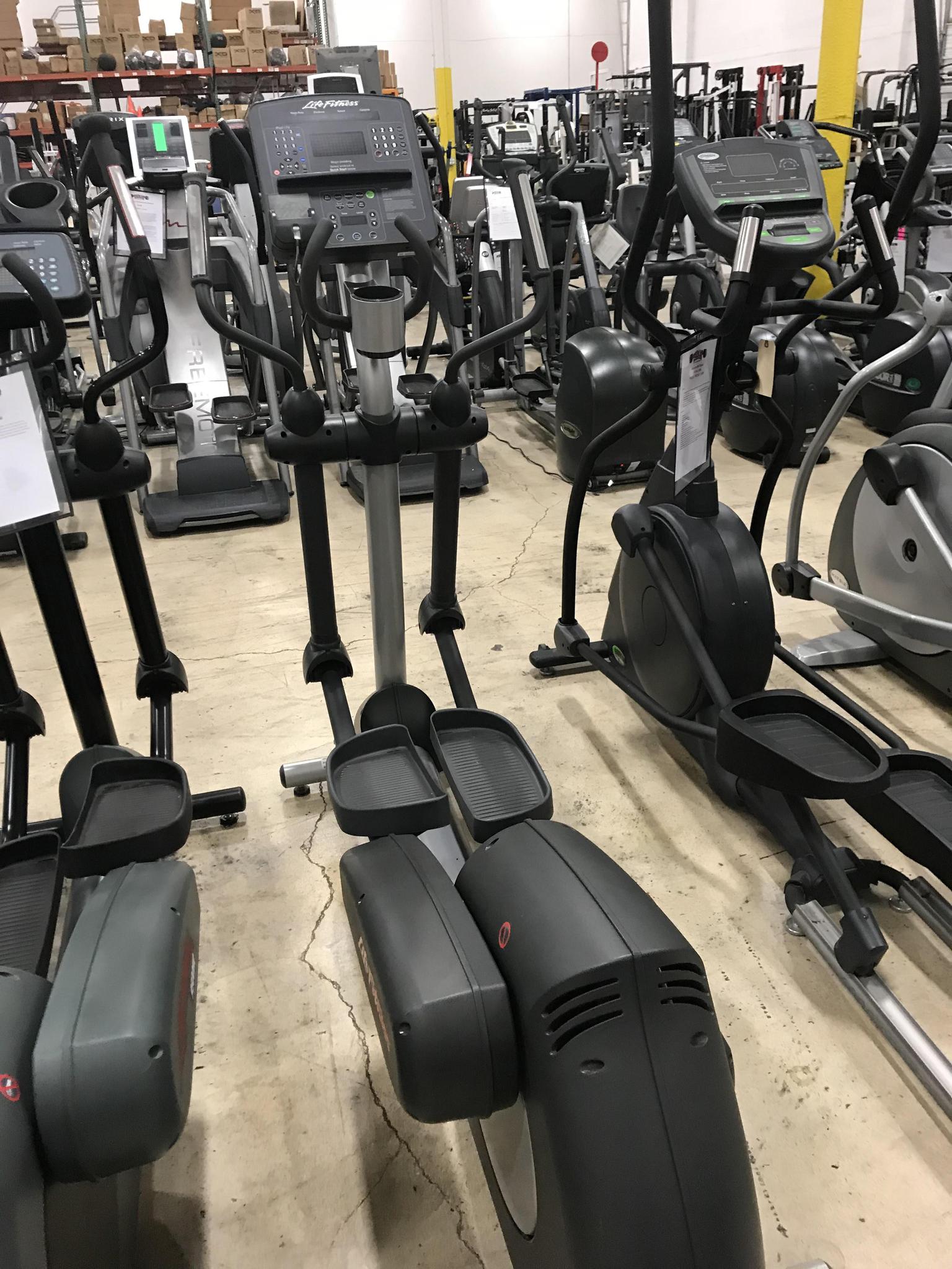 Used Life Fitness CLSX Commercial Elliptical Trainer - Premium Cardio Equipment for Gyms & Home Fitness Studios