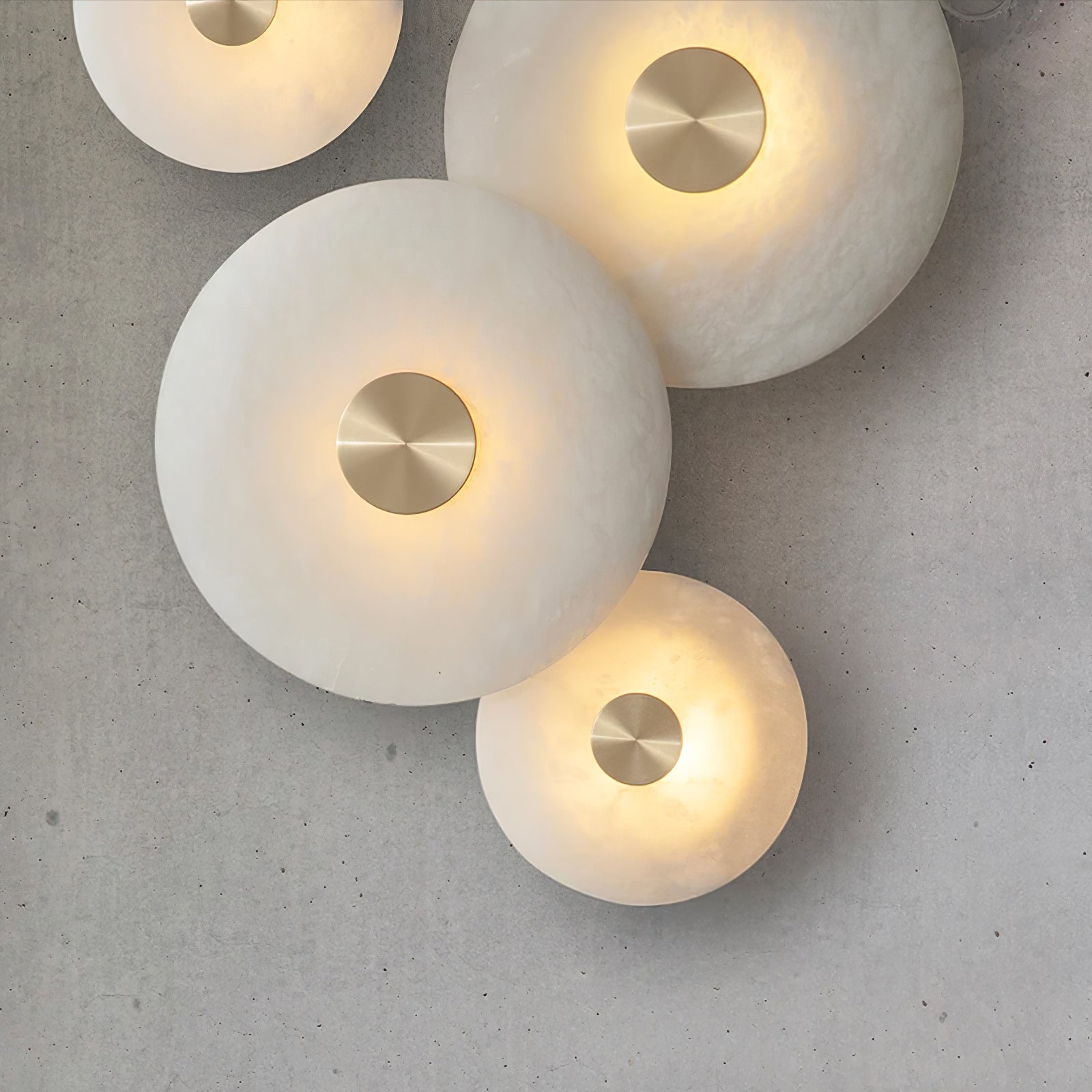 Modern Disc Shaped Alabaster Wall Light - Elegant Round Sconce for Living Room, Bedroom & Hallway Lighting - Dimmable LED Fixture for Home Decor