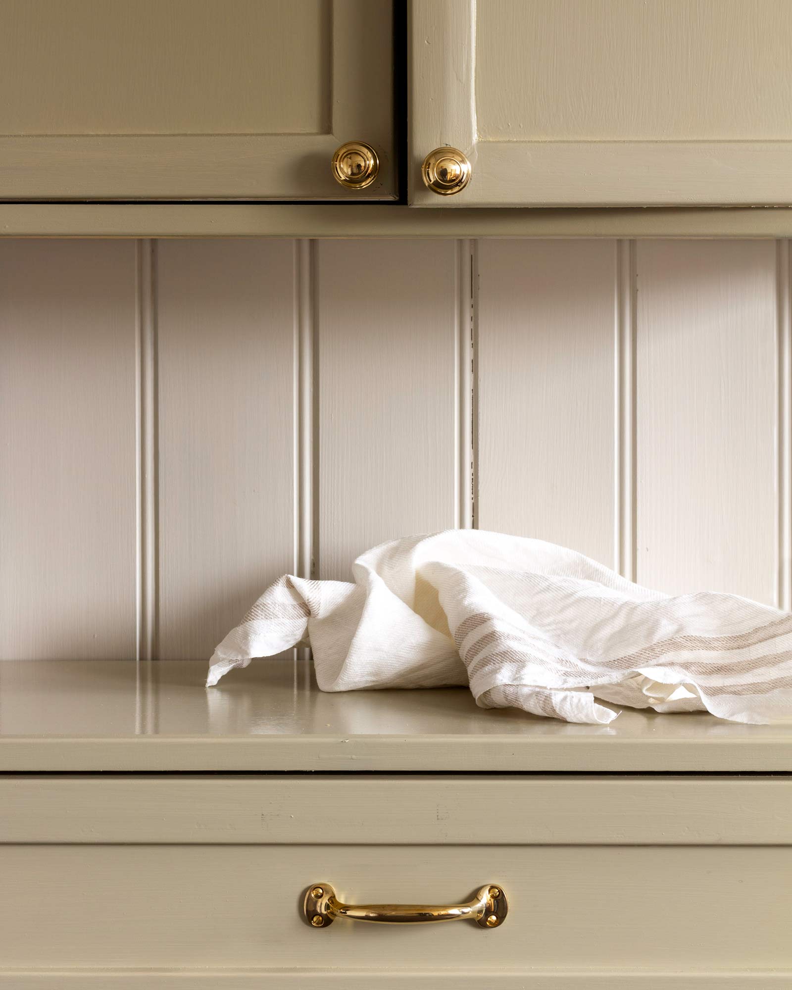 Knopp Lagerlöf 30mm Brass Cabinet Knob - Elegant Hardware for Kitchen Cabinets, Dressers & Furniture Upgrades
