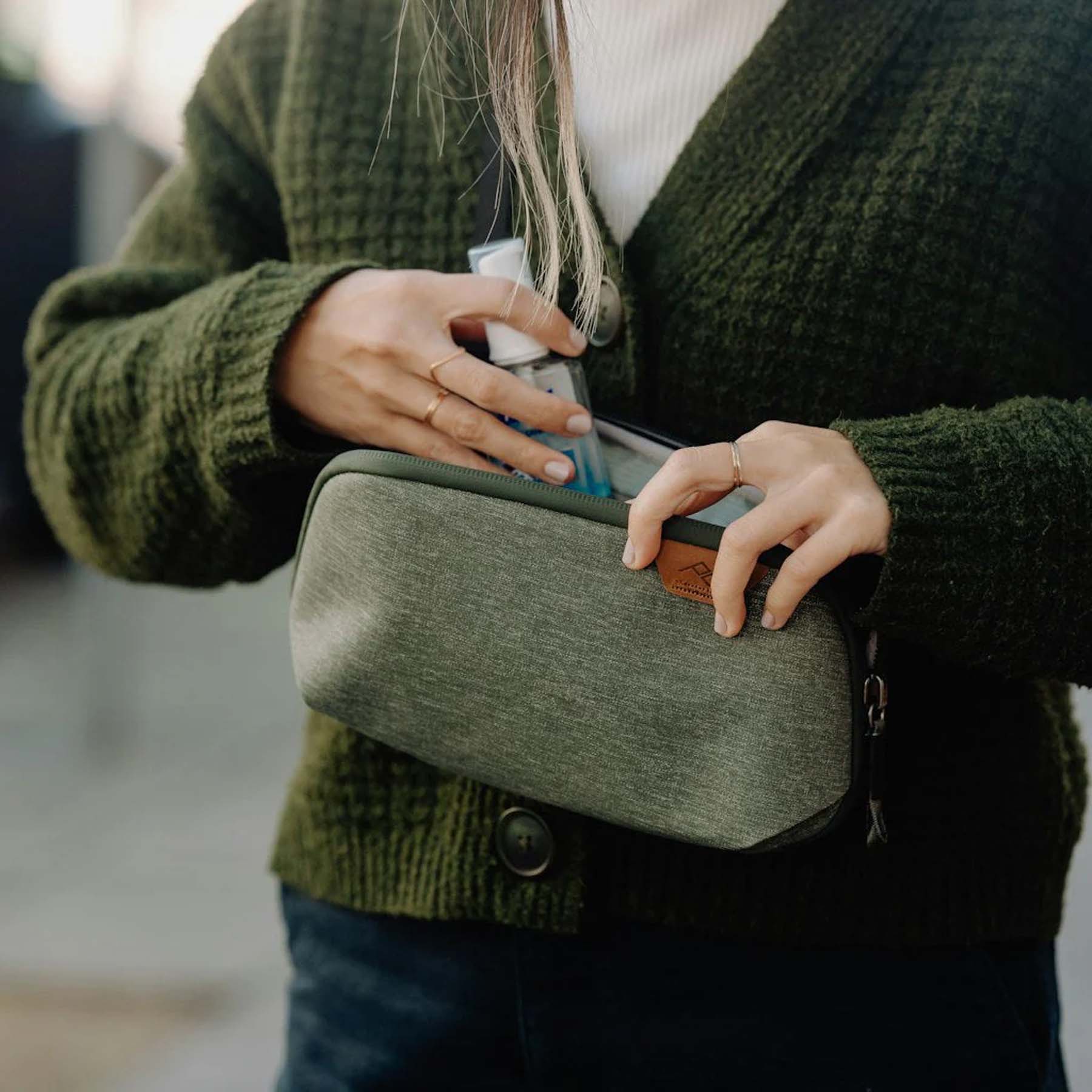 Peak Design Tech Pouch - Premium Travel Organizer for Electronics & Cables - Perfect for Business Trips, Camping & Daily Commute