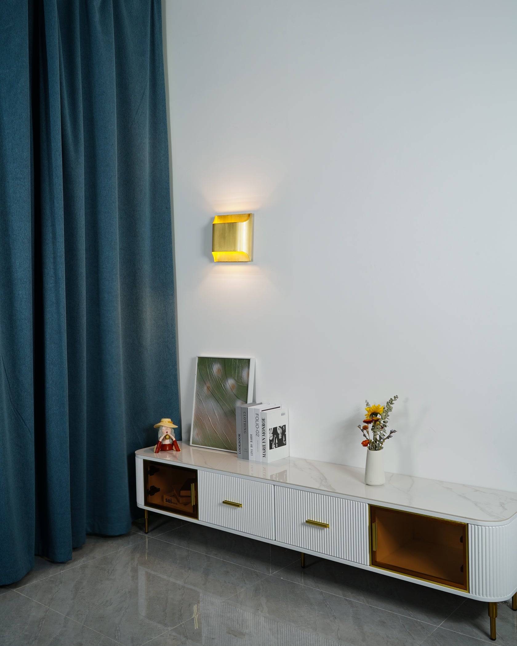 Leclerc Modern Wall Lamp - Sleek LED Sconce Lighting for Bedroom, Living Room & Hallway - Energy Efficient Indoor Wall Light Fixture