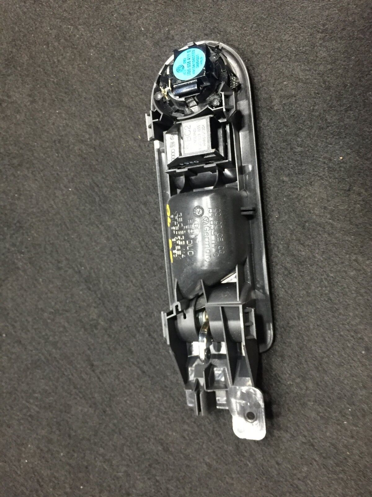 2002-2005 VW Passat Rear Passenger Door Handle with Window Switch OEM D23 - Perfect for Car Repair & Replacement Parts