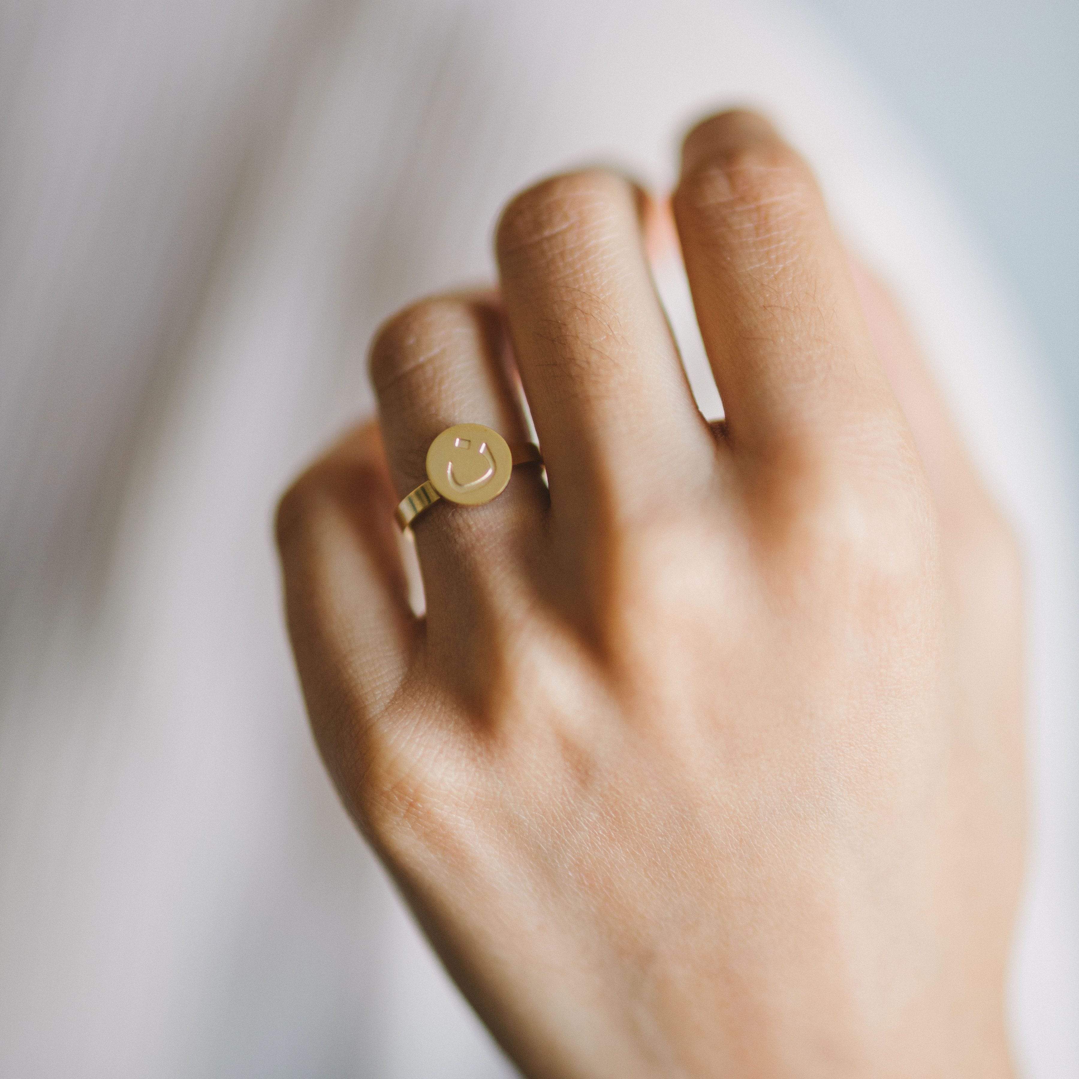 Elegant Arabic Letter Ring - Personalized Name Jewelry for Women & Men - Perfect for Gifts, Weddings, and Special Occasions