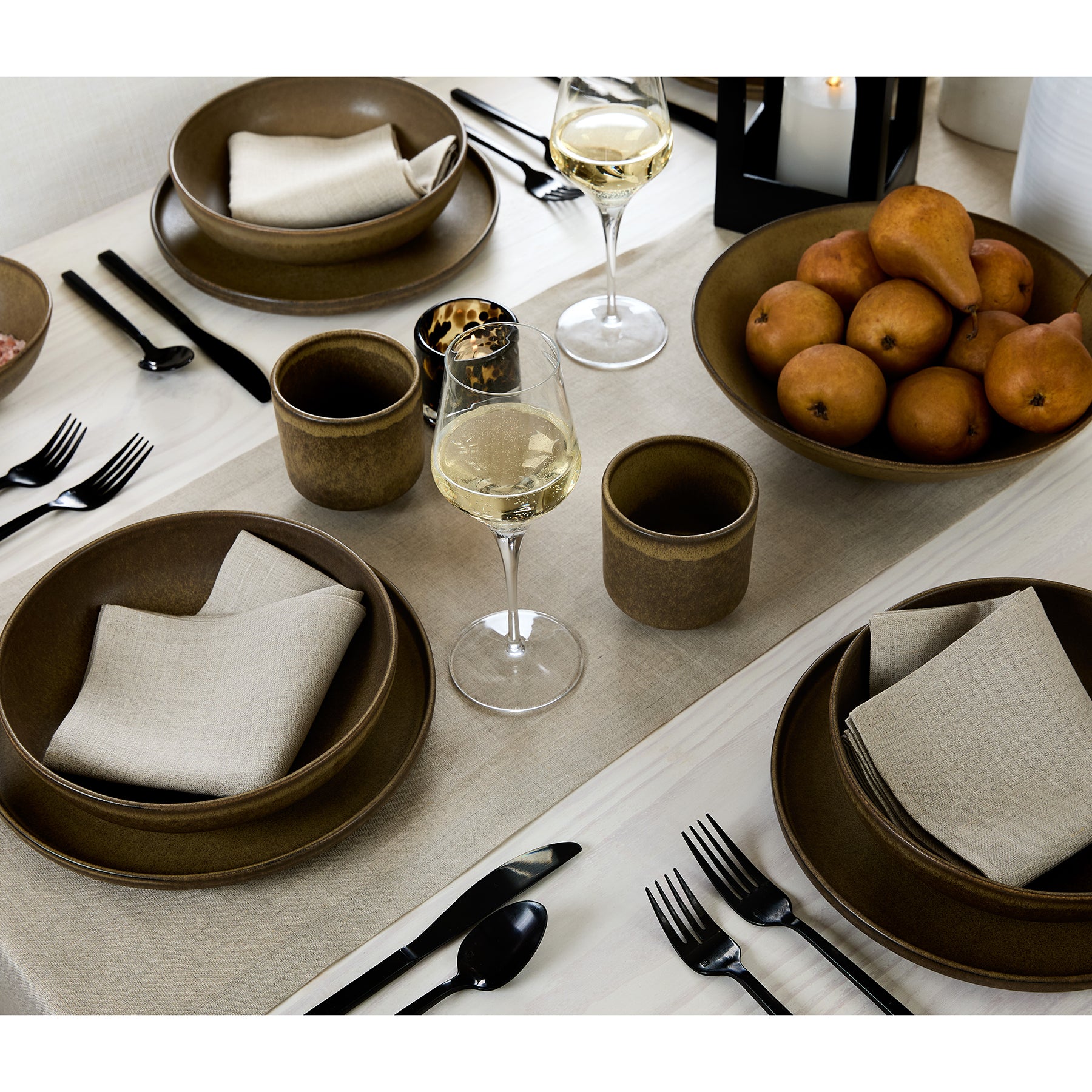 Elegant Fete Table Runner for Weddings, Parties & Events - Premium Decorative Dining Table Cloth for Home Decor & Special Occasions