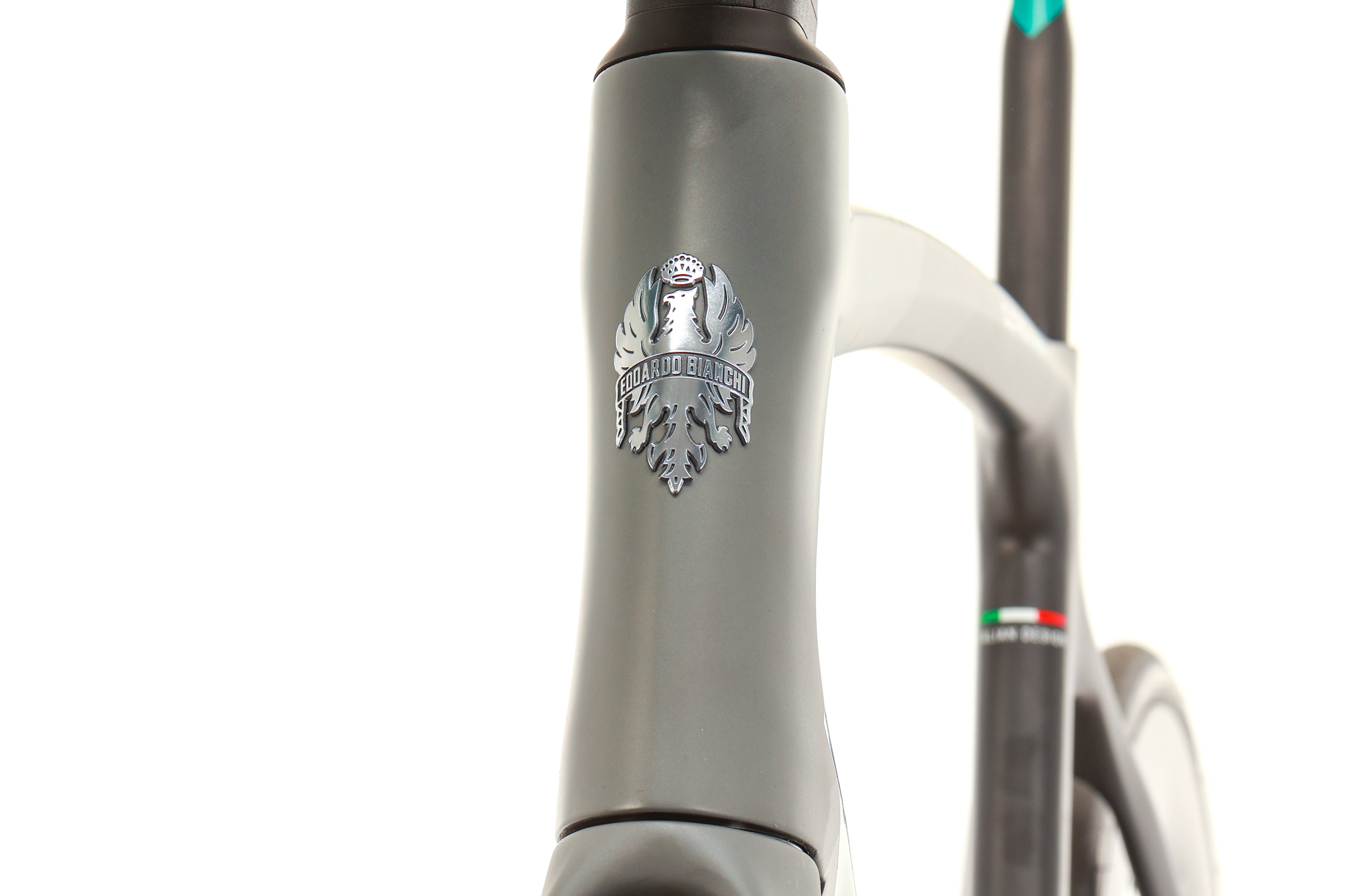 Bianchi Oltre XR4 Red 12-Speed Road Bike 2023 - 59cm Carbon Frame Racing Bicycle for Men - Perfect for Competitive Cycling & Endurance Training