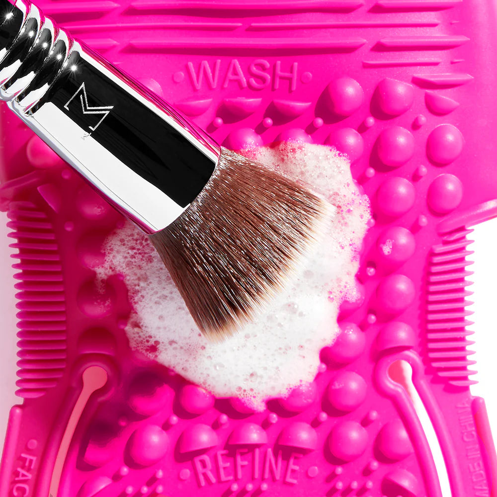 Sigma Beauty Sigma Spa® Express Brush Cleansing Glove - Quick & Easy Makeup Brush Cleaner for Professional & Home Use - Perfect for Daily Brush Cleaning & Makeup Artists Kit