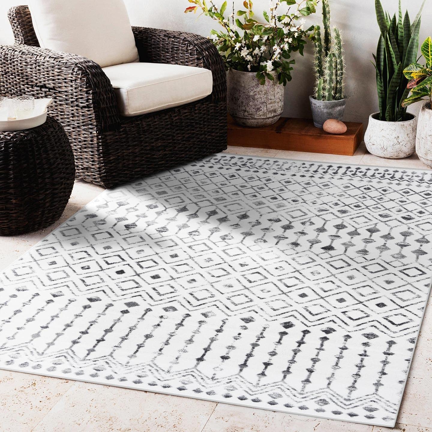 LUXE WEAVERS Moroccan Tribal Diamond 5x7 Silver White Area Rug - Boho Chic Carpet for Living Room, Bedroom & Home Decor | Handwoven Vintage Style Rug