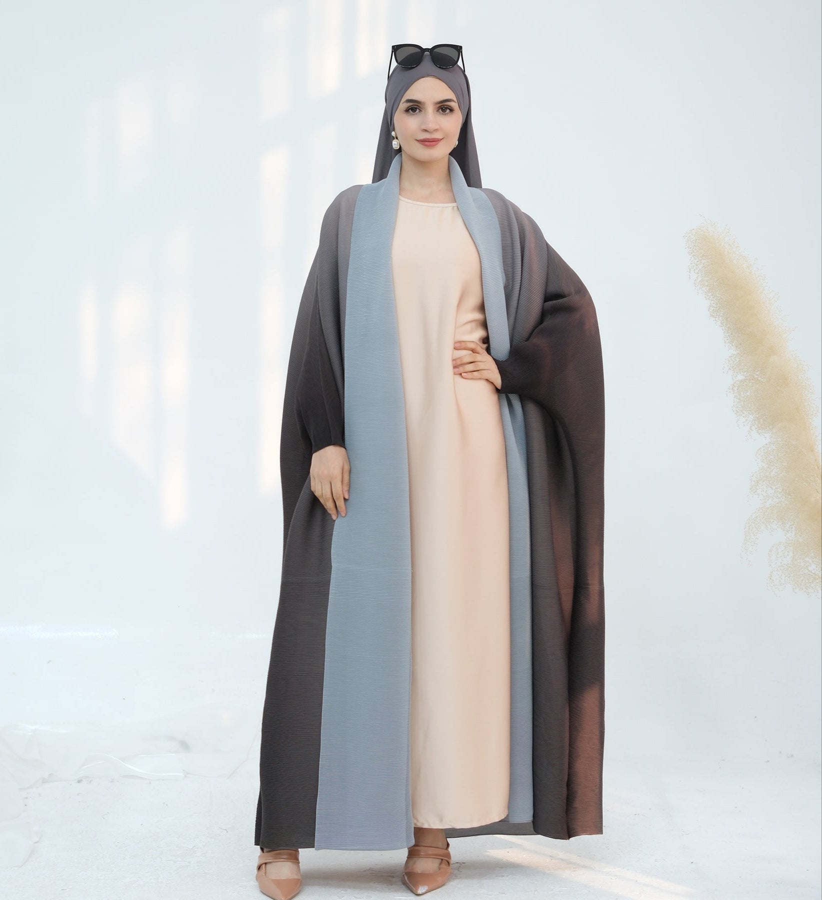 Elegant Brown Pleated Ombre Kimono Open Abaya for Women - Boho Chic Loose Cover Up for Beach, Party & Special Occasions
