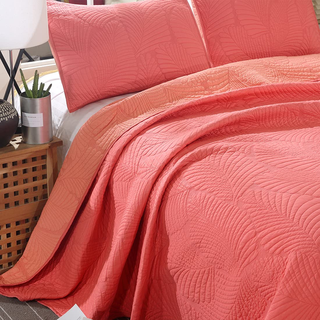 VCTOPS 3-Piece 100% Cotton Quilt Set with Leaves Texture - Oversize Queen Size Bedspread, Coverlet & 2 Pillow Shams (Pink) | Soft & Breathable Bedding for Cozy Home Decor, Guest Room & Master Bedroom