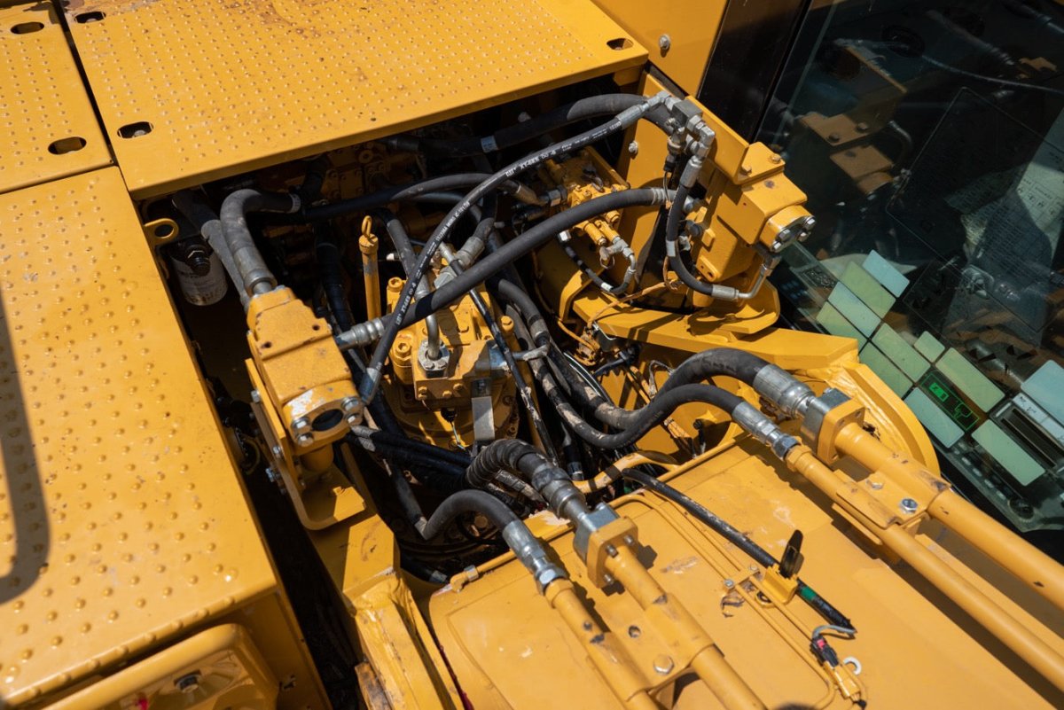 2016 Caterpillar Excavator Heavy Duty Construction Equipment - 7927 Hours | Ideal for Mining, Trenching & Demolition Projects