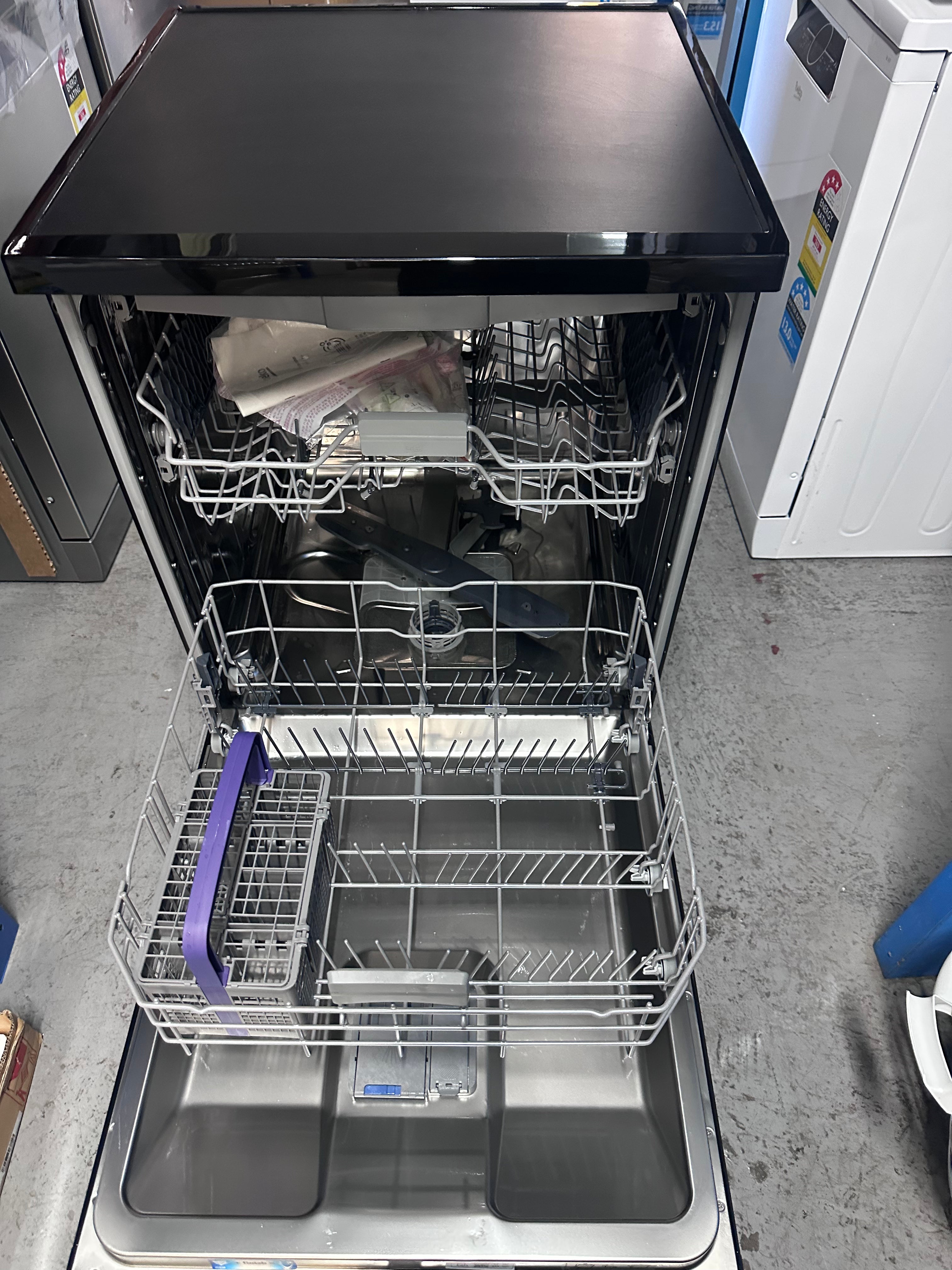 Beko BDFB1630B 16 Place Setting Freestanding Dishwasher in Glossy Black - Factory Second | Energy Efficient Dishwasher for Large Families & Entertaining | Perfect for Kitchens, Restaurants & Catering Businesses