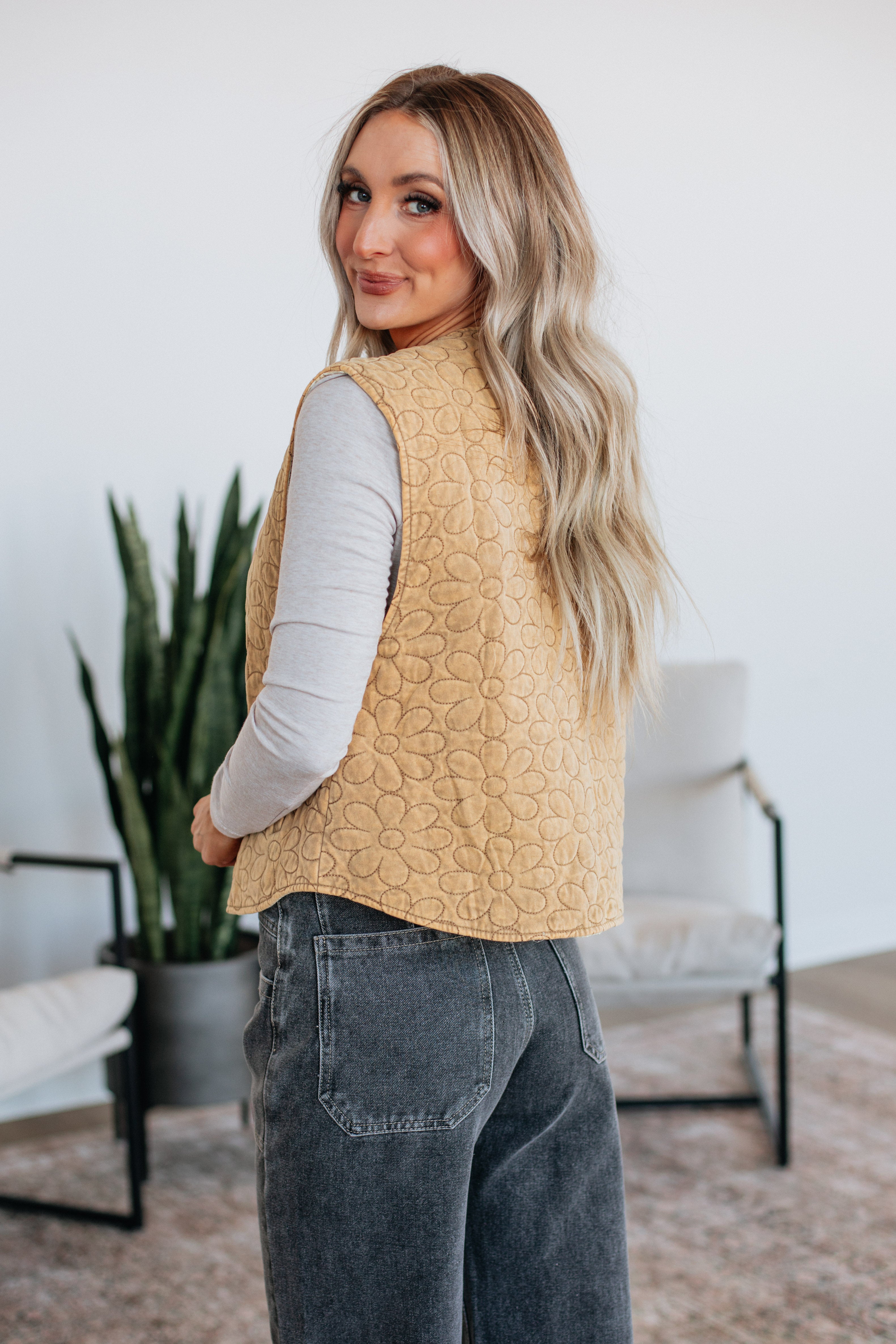 Quilted Puffer Vest for Women - Lightweight Warm Winter Jacket for Outdoor Activities, Hiking & Casual Wear