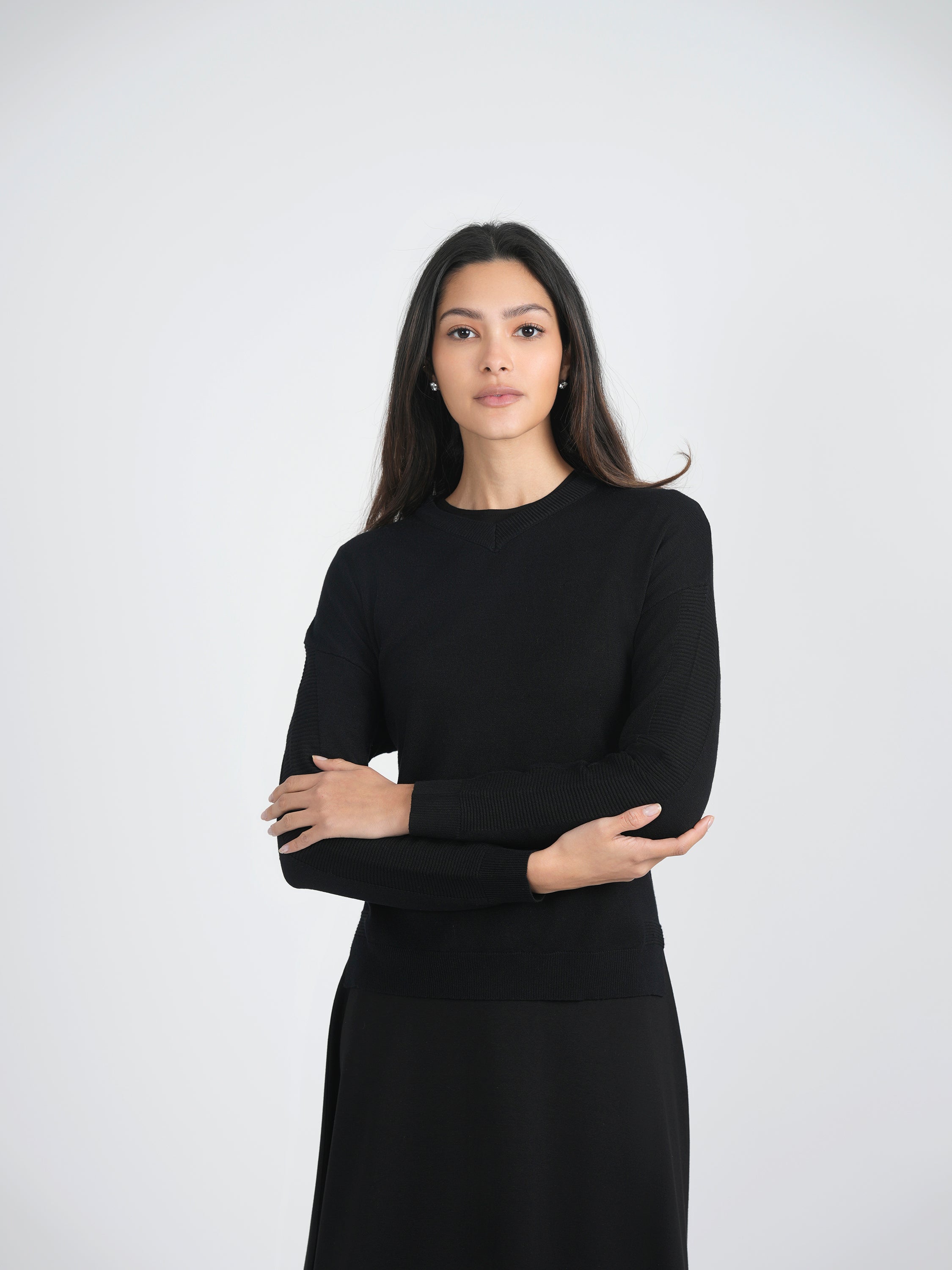 Women's Closed V-Neck Ribbed Knit Sweater - Cozy Pullover for Fall & Winter Layering | Casual & Office Wear