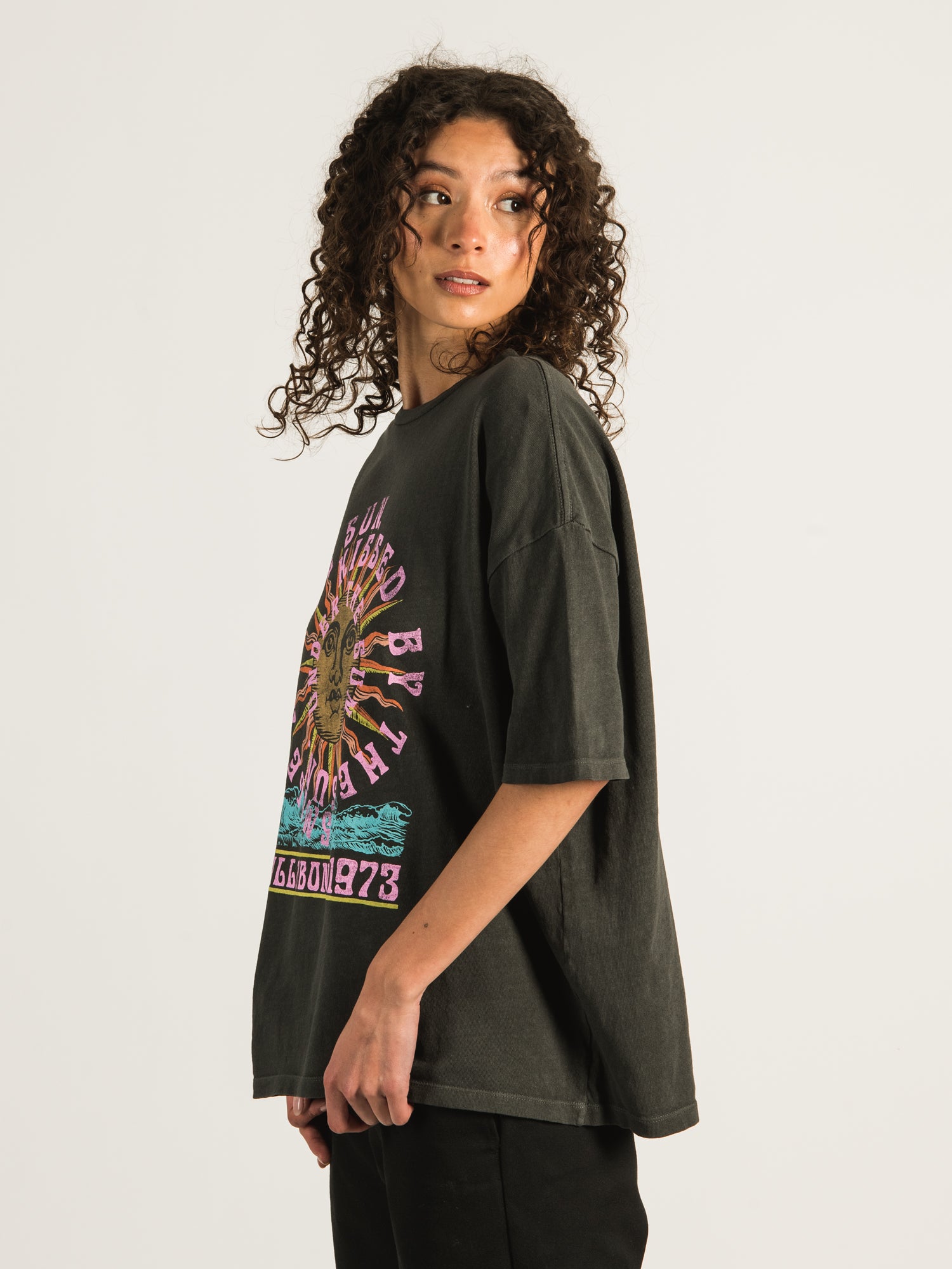 BILLABONG Kiss Me Graphic T-Shirt for Men & Women - Soft Cotton Casual Tee for Beach, Surfing & Everyday Wear