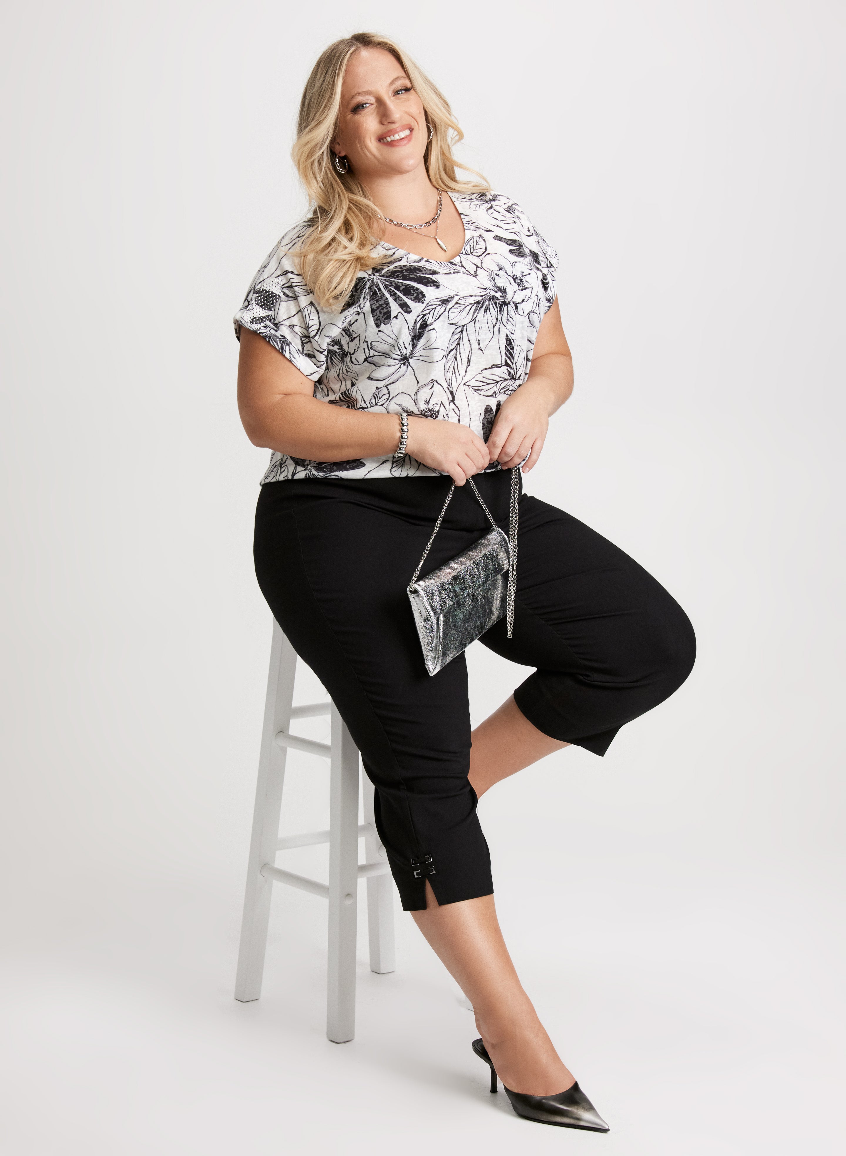 Floral Print Burnout T-Shirt & Bengaline Capri Pants Set - Women's Summer Outfit for Casual Wear, Beach Vacation, and Outdoor Activities