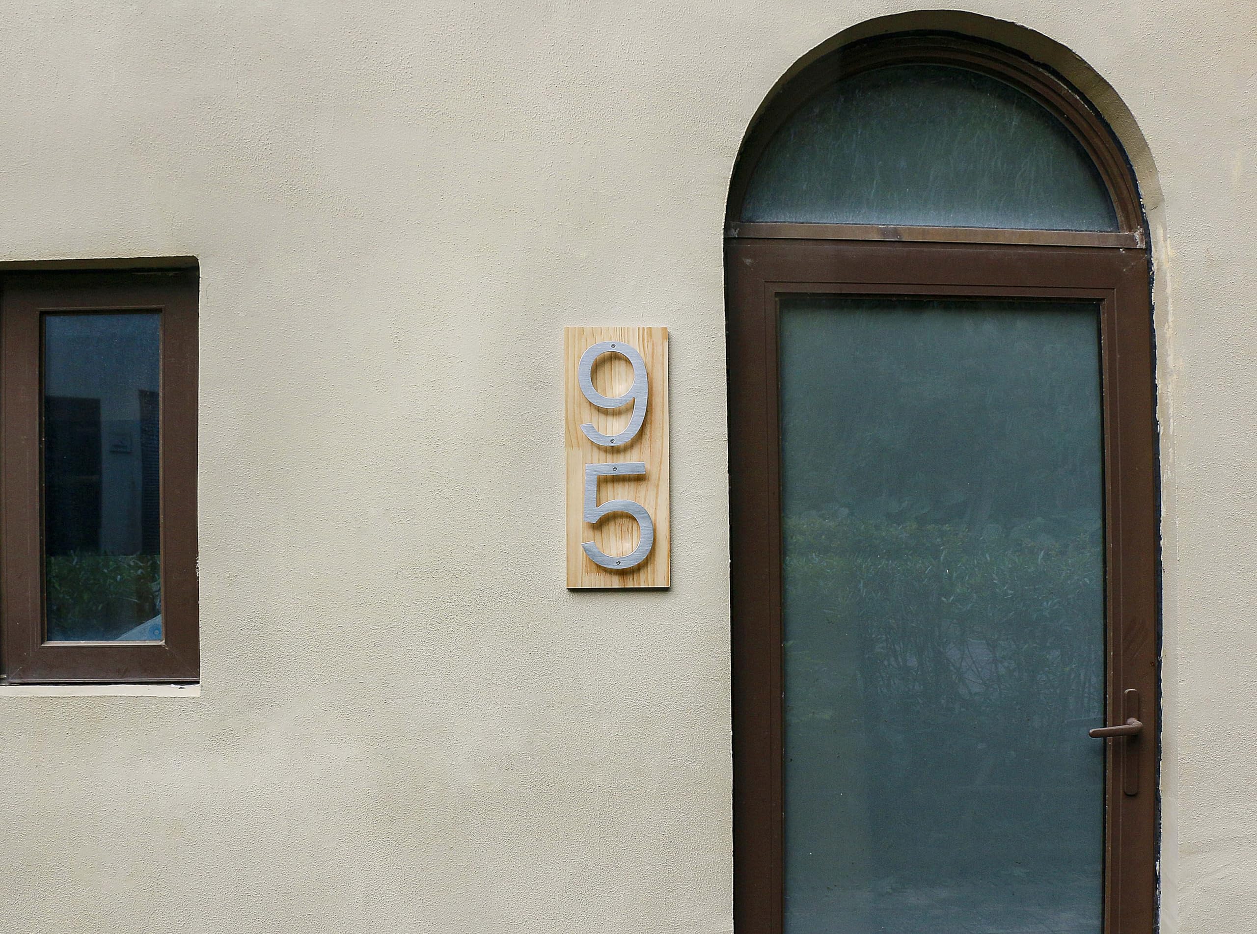 8 Inch Silver Modern Floating Metal House Numbers - Large Aluminum Address Plaque for Front Door, Outdoor Brick House - Weatherproof & Durable (Set of 2) - Perfect for Home, Office, or Business Exterior Signage