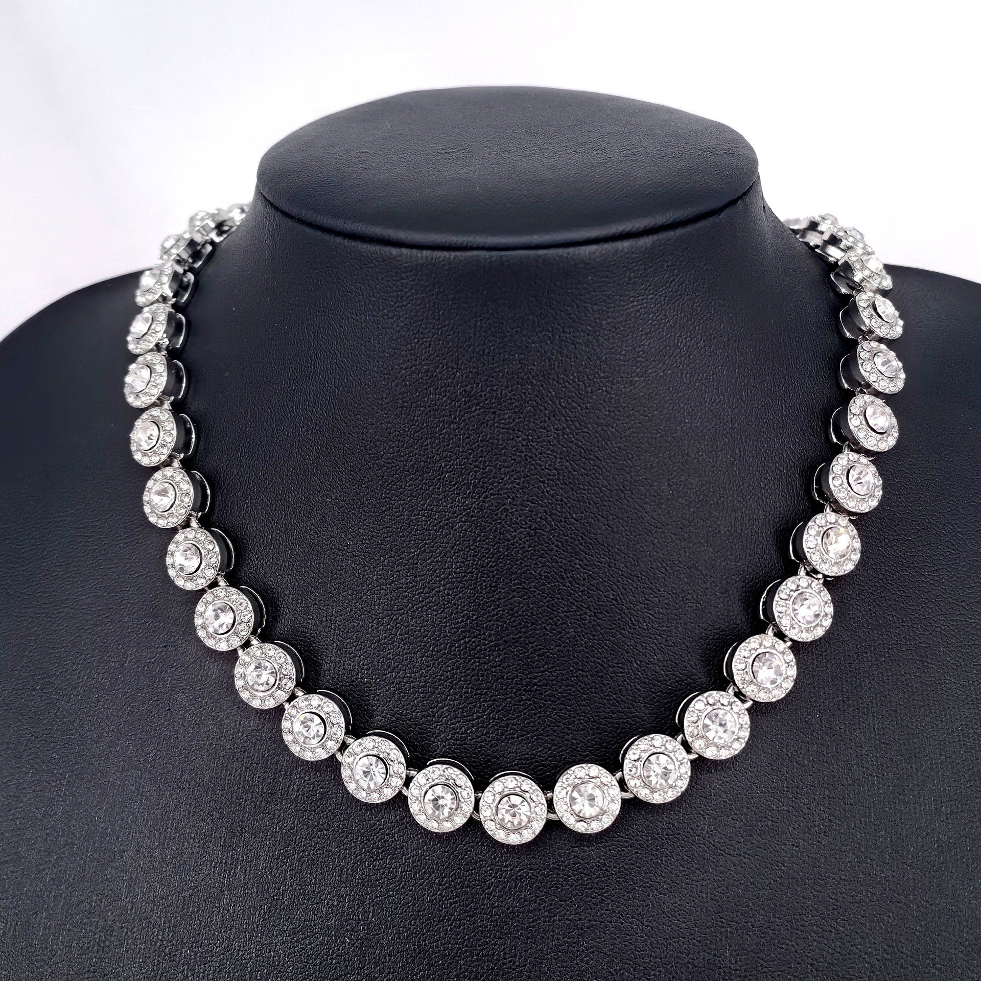 Sparkling Round Rhinestone Necklace for Women - Elegant Jewelry Gift for Party, Wedding & Evening Wear