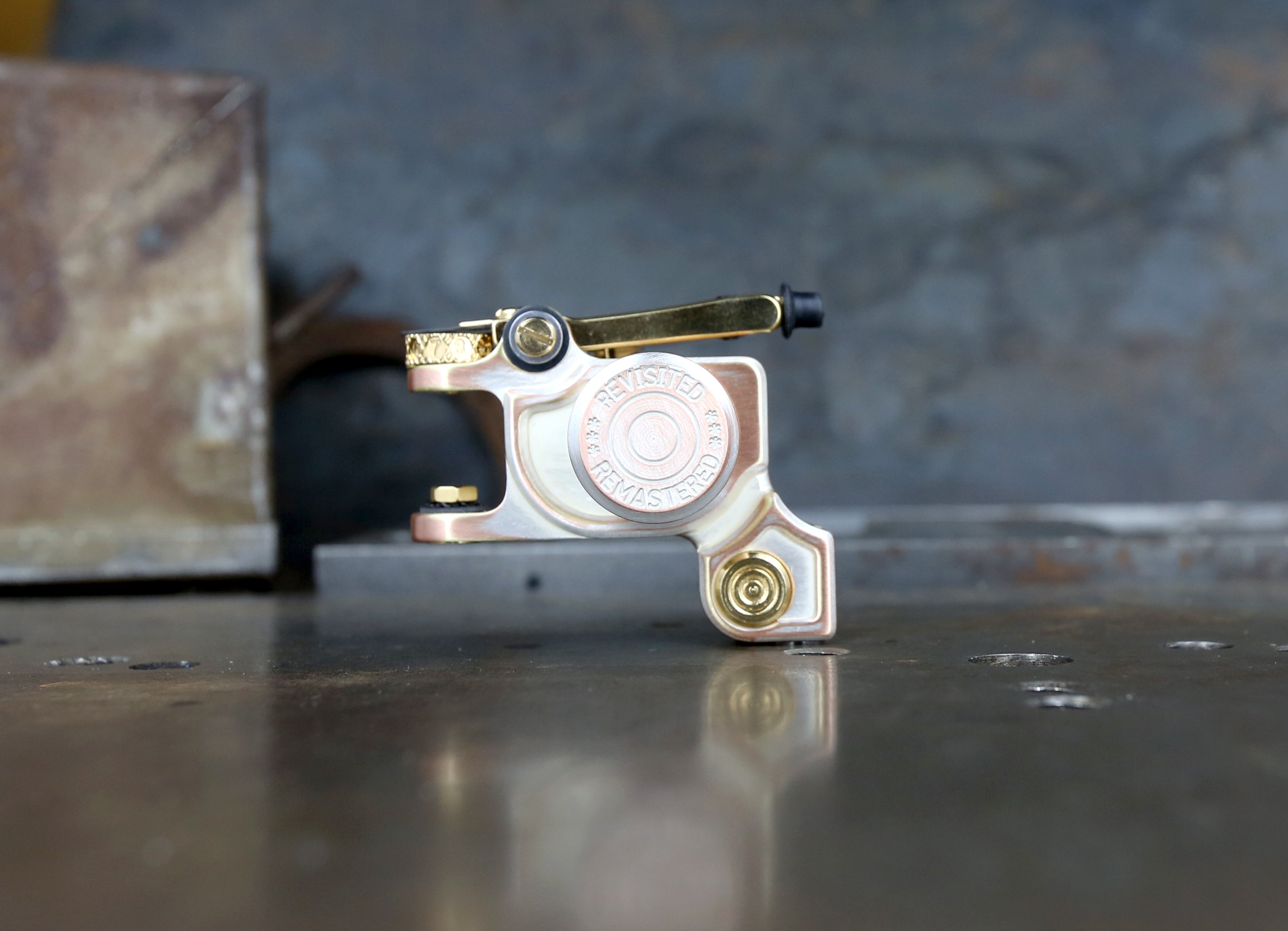 Limited Edition Dan Kubin Frosted Rose Gold V3R Sidewinder - Premium Vape Pen for Discreet & Stylish Vaping On-The-Go