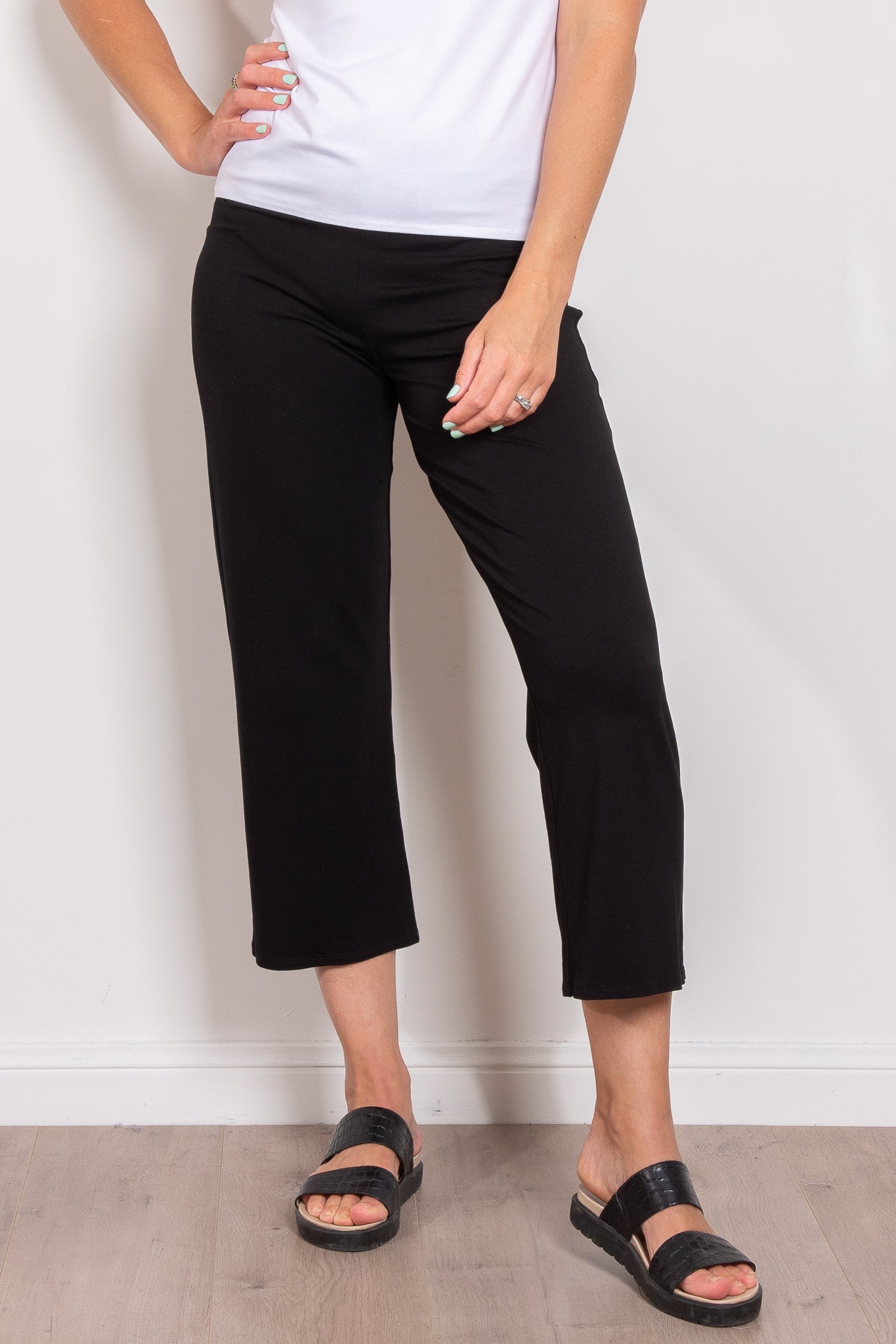 Mela Purdie Women's 3/4 Length Yoga Pants - Soft Matte Jersey Fabric for Workout & Lounge Wear - Perfect for Yoga, Pilates & Casual Comfort
