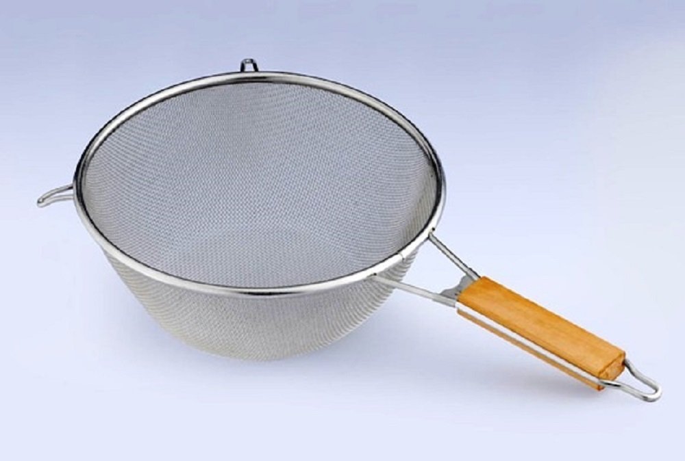 UNIWARE 9.8 Inch Stainless Steel Kitchen Strainer with Ergonomic Wooden Handle - Perfect for Draining Pasta, Washing Vegetables and Filtering Tea Leaves