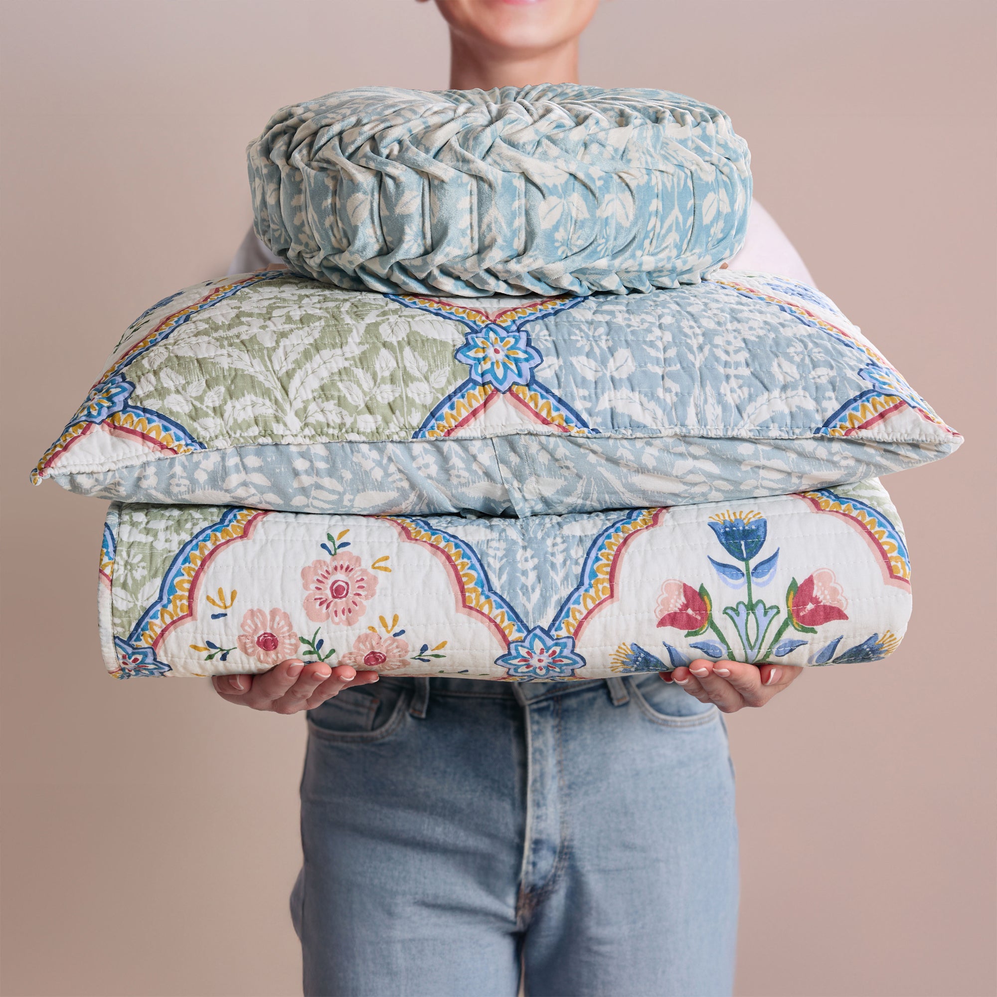Zoey Quilt - Soft & Cozy Bedding Set for All Seasons | Perfect for Home, Dorm, or Travel | Machine Washable & Hypoallergenic