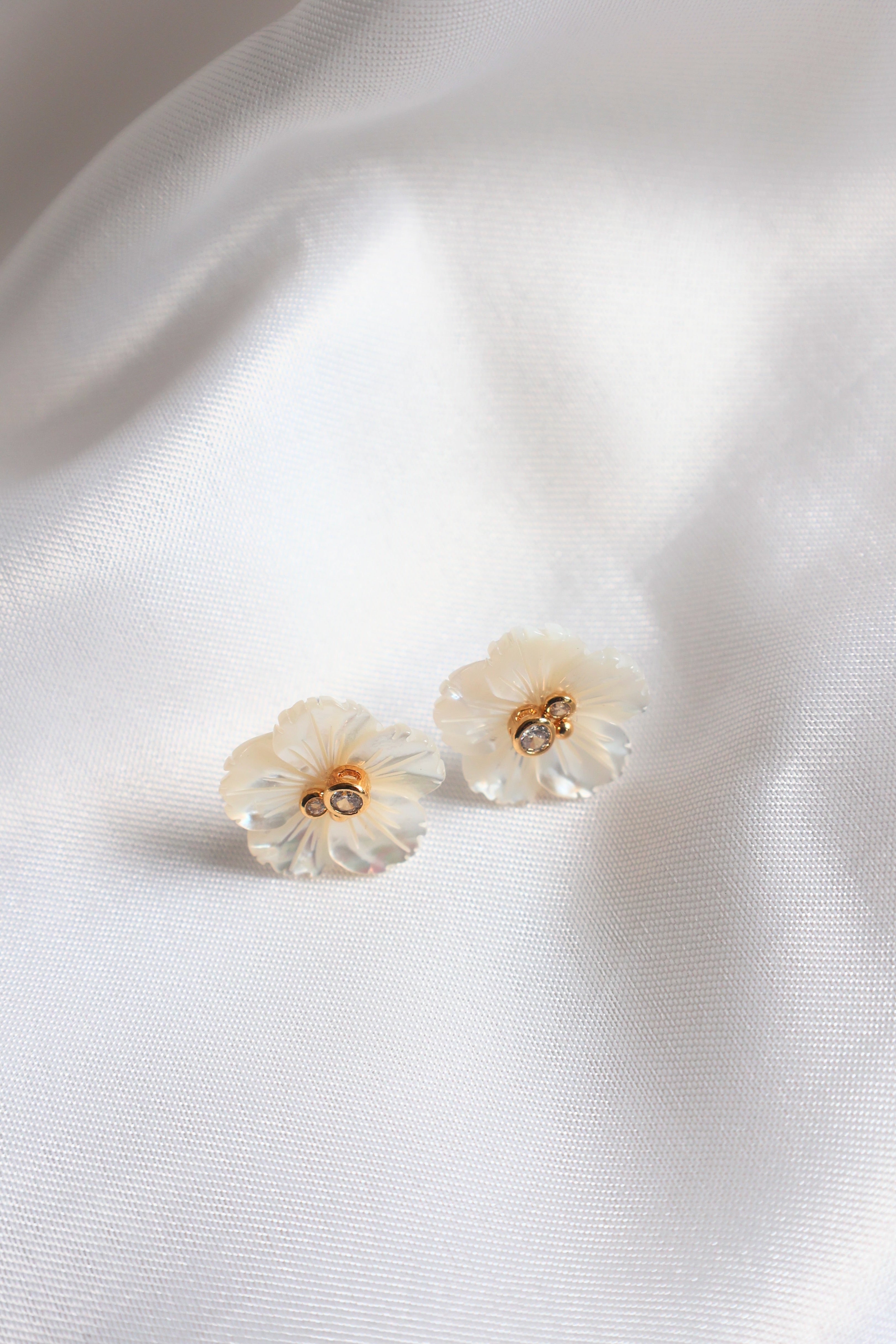 Shell Flower Earrings for Women - Handmade Boho Beach Jewelry - Perfect for Summer, Vacations & Beach Weddings