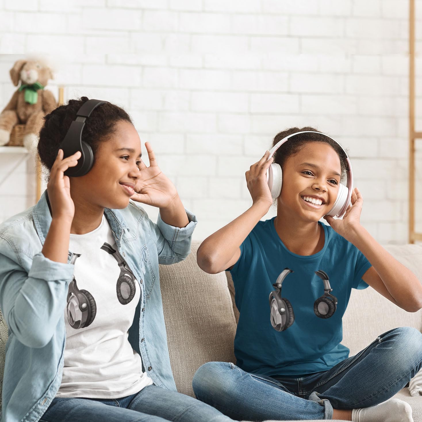 Lepni.me Kids T-Shirt - Retro Music Electronics Headphone Print DJ Gift for Music Lovers | Cool Graphic Tee for Boys & Girls | Perfect for Concerts, Music Festivals & Birthday Parties