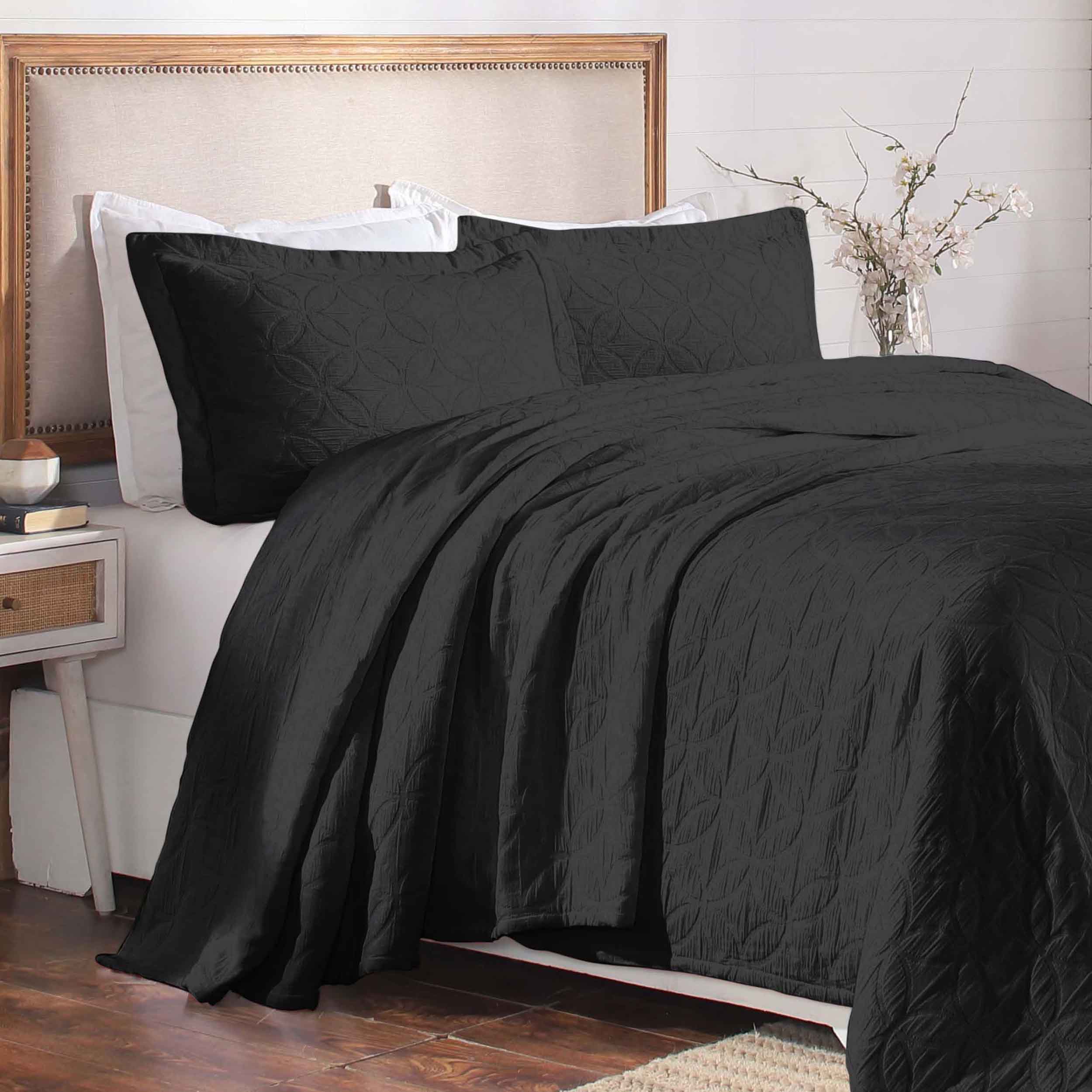 Serenity Cotton Matelasse Celtic Circle Airy Bedspread Set - Queen Size Lightweight Quilted Coverlet with All-Over Embroidery for Bedroom Decor, Guest Room & Cozy Home Styling