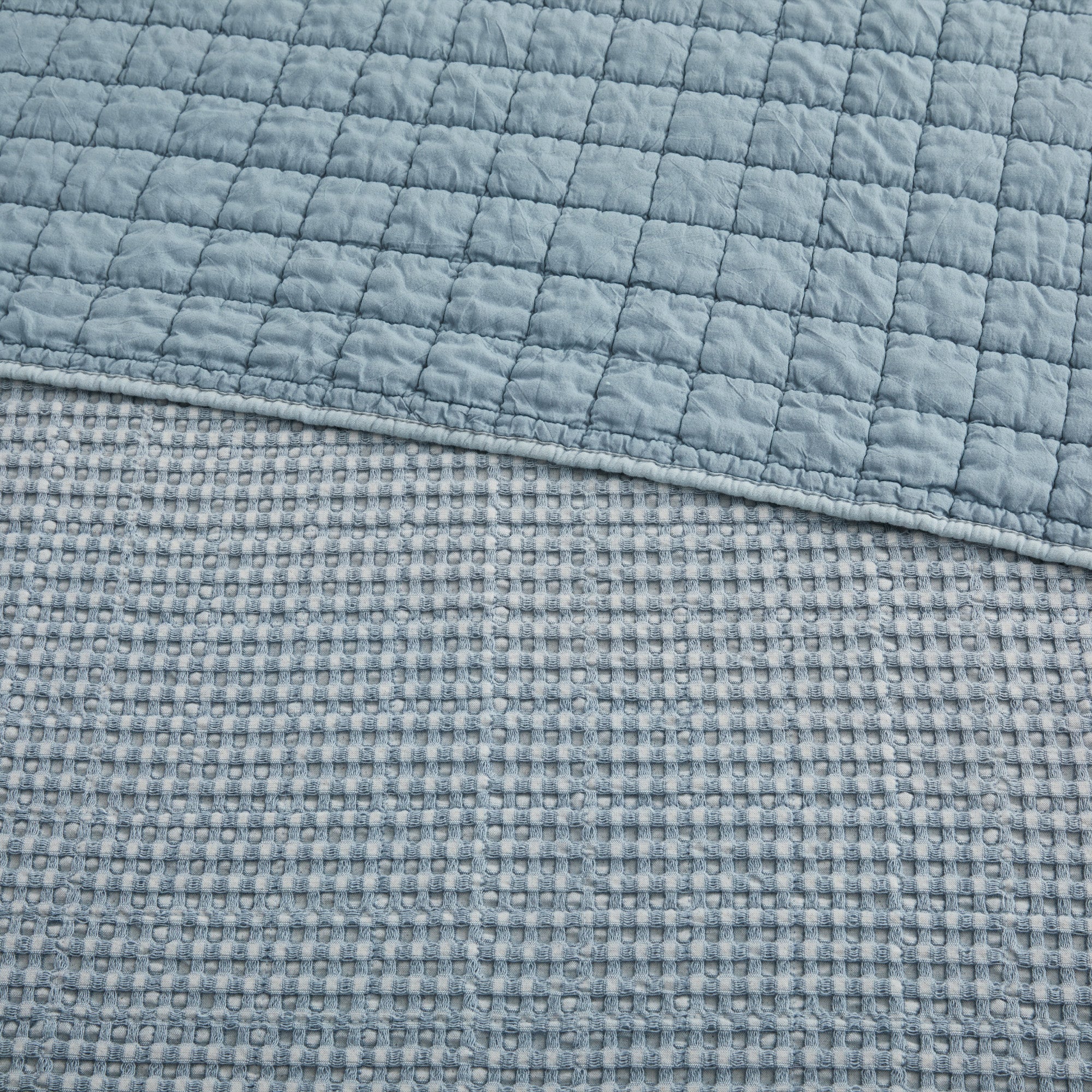 Soft Mills Waffle Quilted Throw Blanket - Cozy & Warm Bedding for Couch, Sofa, and Bed - Perfect for Winter Nights, Movie Time & Home Decor