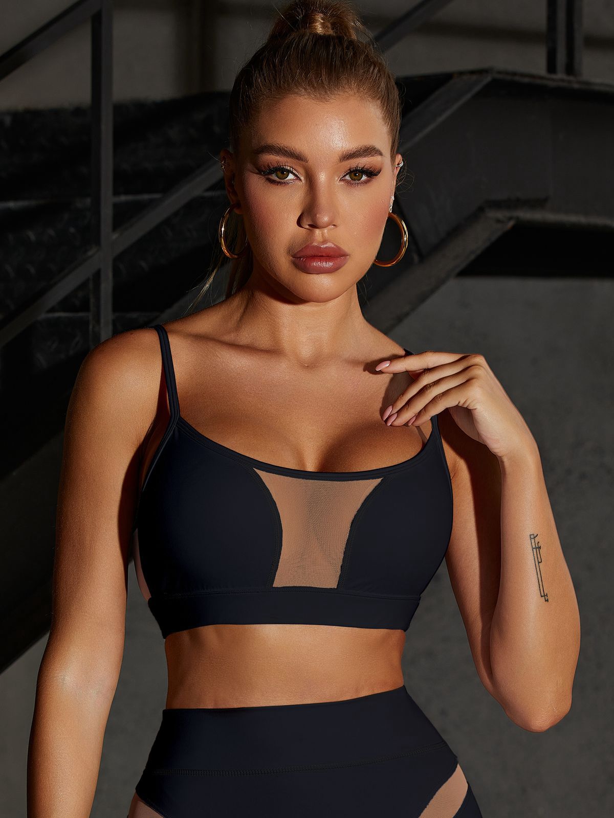 ZASUWA Women's Sexy Mesh Sports Bra - Breathable Workout Top for Yoga, Gym & Running - Plus Size Activewear for Fitness & Daily Wear