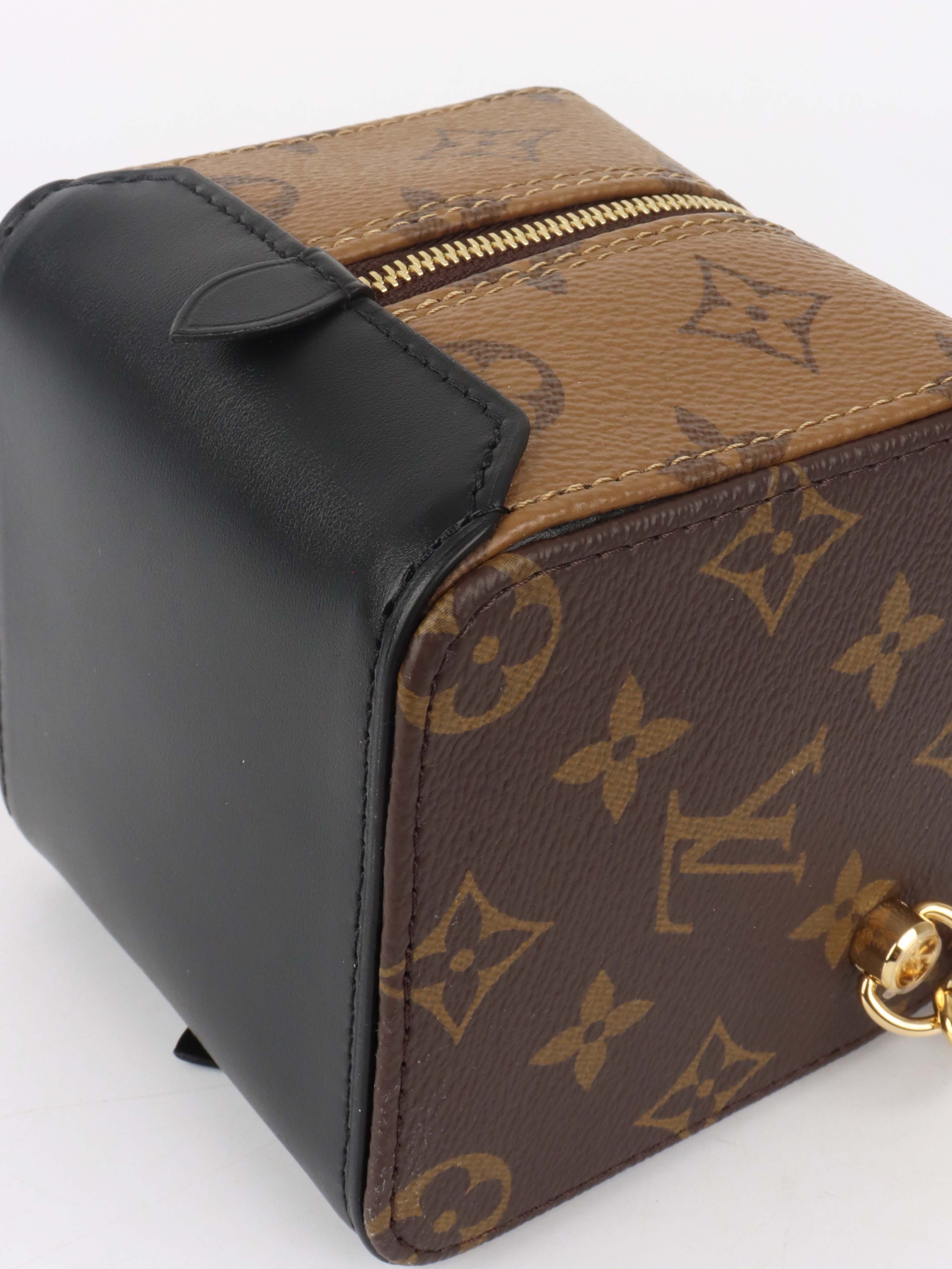 Louis Vuitton Monogram Reversible Dice Belt - Genuine Leather Unisex Fashion Accessory for Casual & Formal Outfits