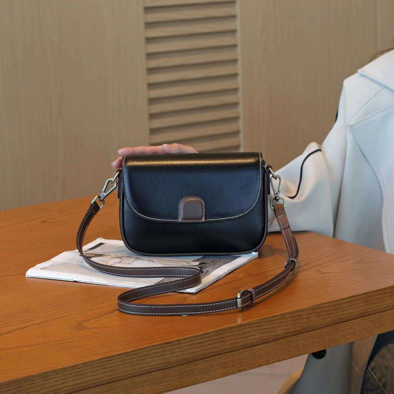 Stylish Compact Leather Crossbody Purse for Women - Fashionable Small Shoulder Bag with Adjustable Strap - Perfect for Travel, Shopping & Everyday Use
