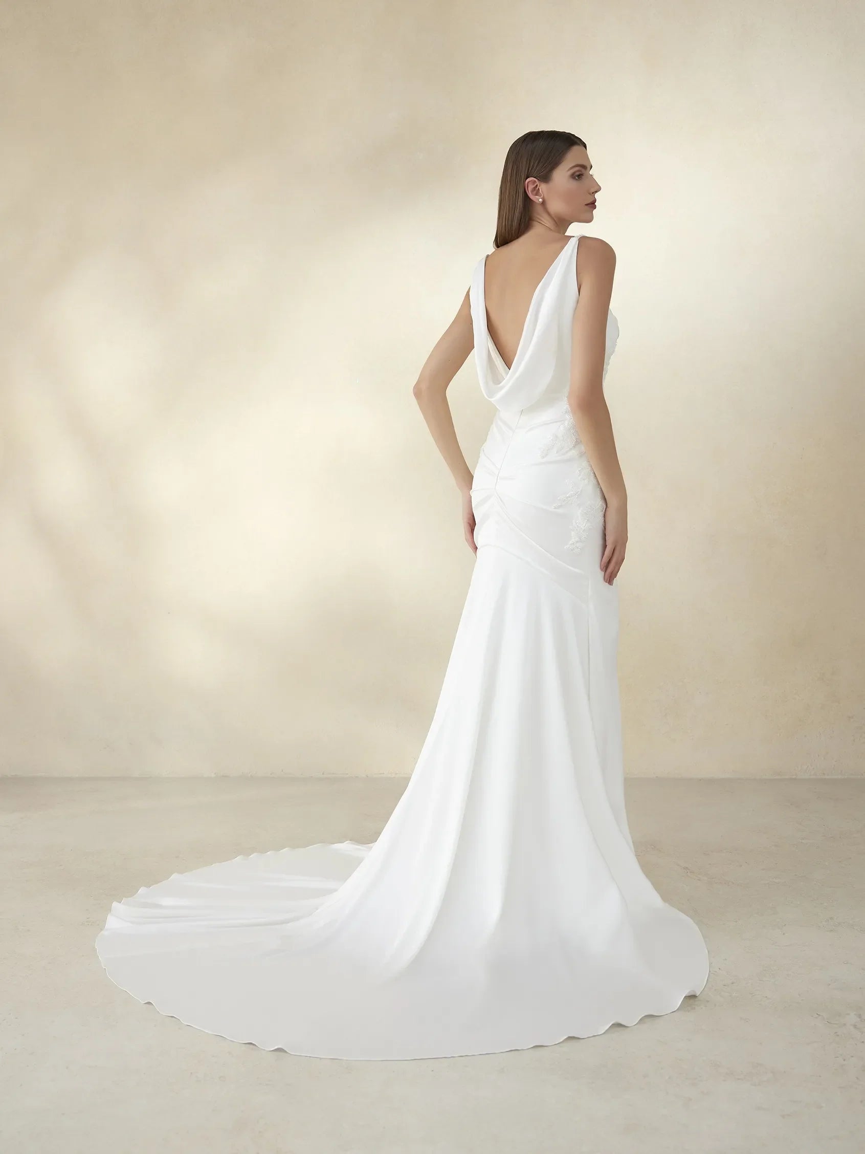 Pronovias Wave Wedding Dress - Elegant Lace Bridal Gown for Beach & Destination Weddings | Perfect for Outdoor Ceremonies & Romantic Photos