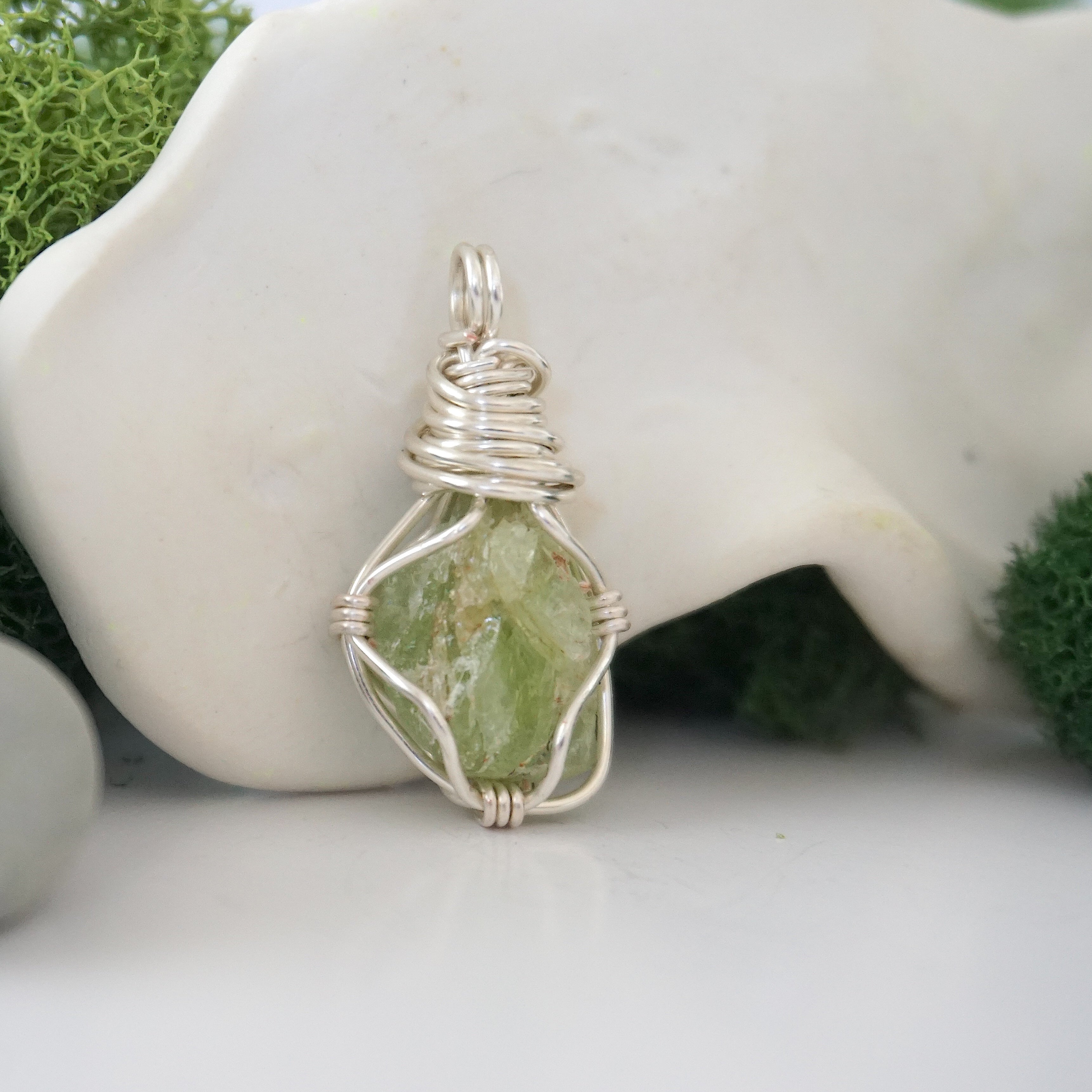 Peridot Birthstone Necklace - Dainty August Crystal Pendant Jewelry for Women - Perfect Gift for Birthday, Anniversary & Everyday Wear
