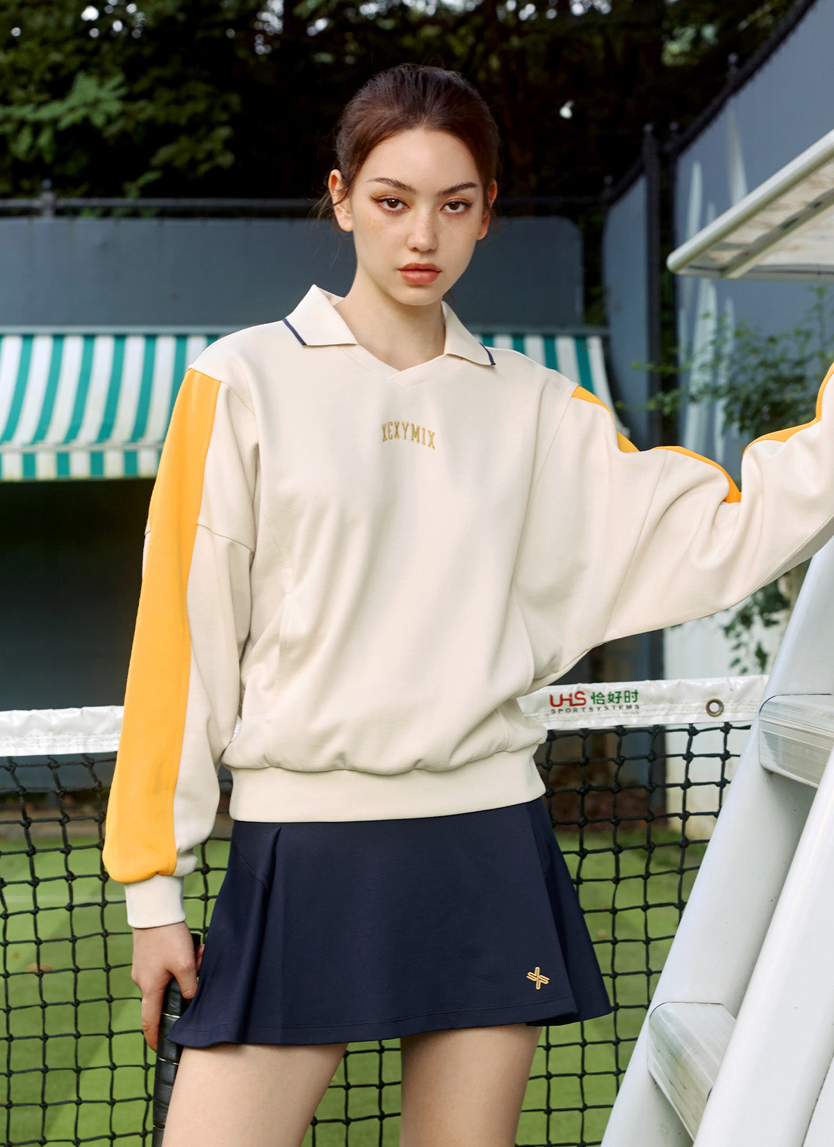 Trendy Color Block Collar Sweatshirt for Women | Stylish Pullover with Contrast Collar | Perfect for Casual Outfits, Streetwear & Fall Layering