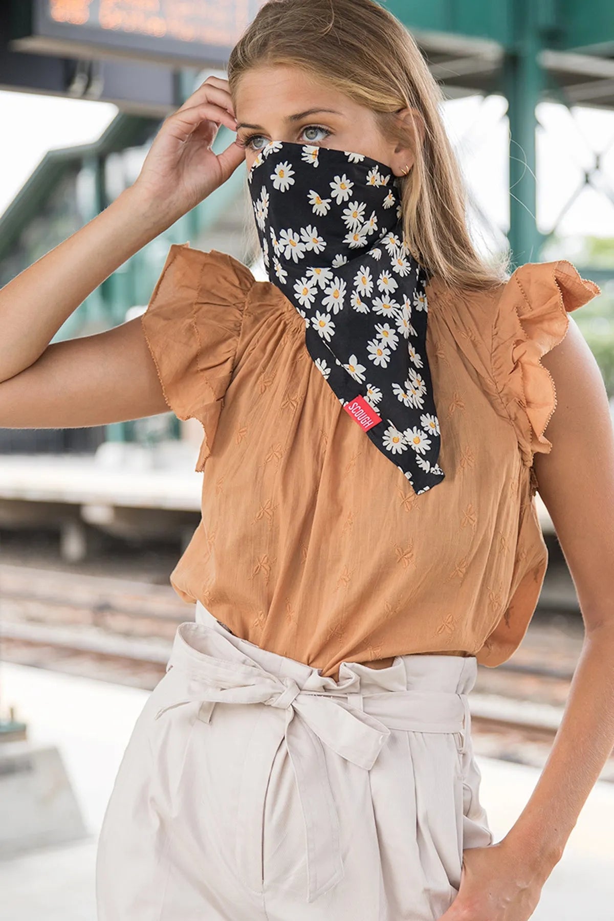 Stylish Daisy Bandana with Built-in Filter - Perfect for Outdoor Activities, Hiking, and Travel